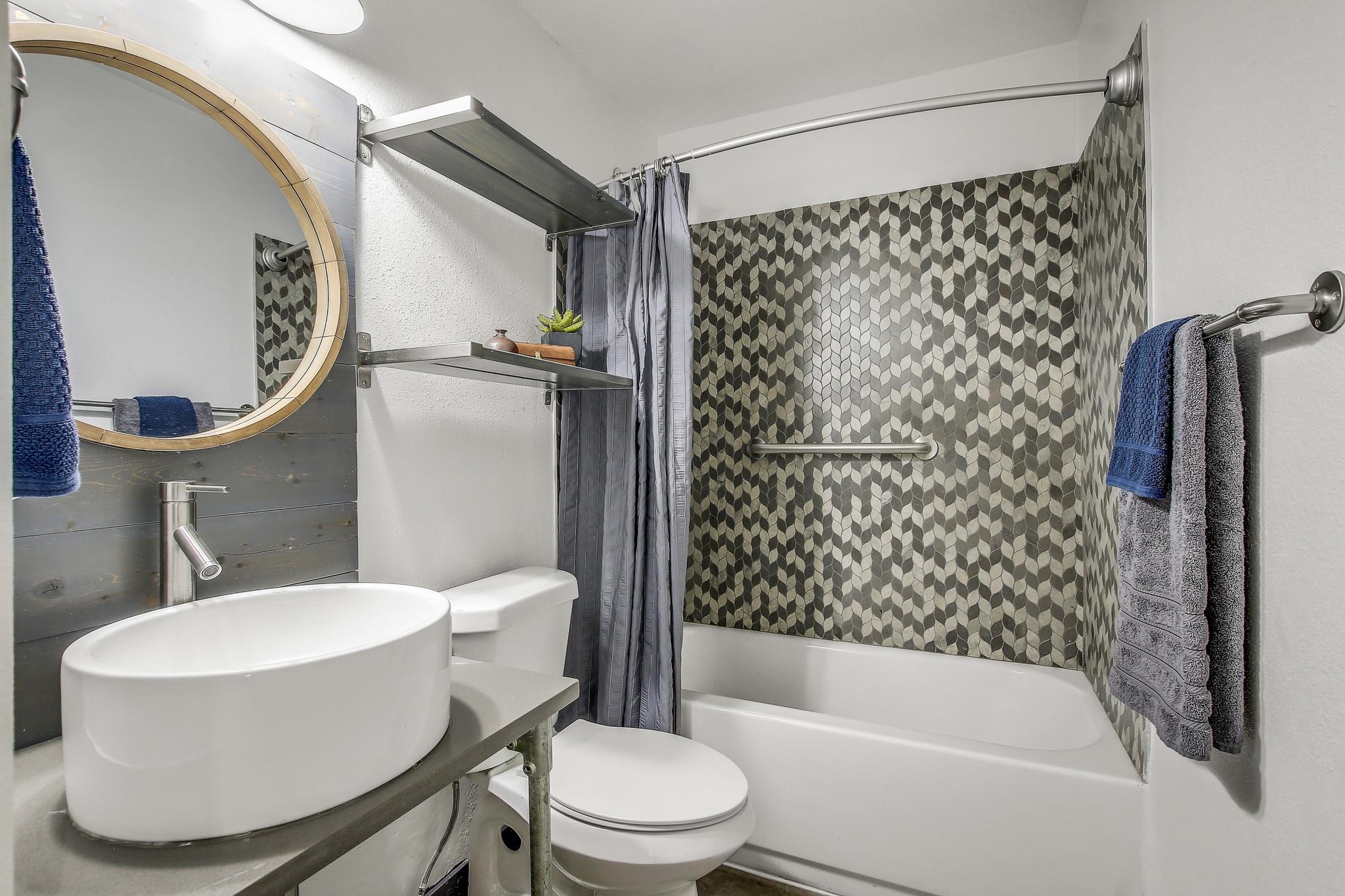 2124 Burton Dr # 164, Austin, TX 78741