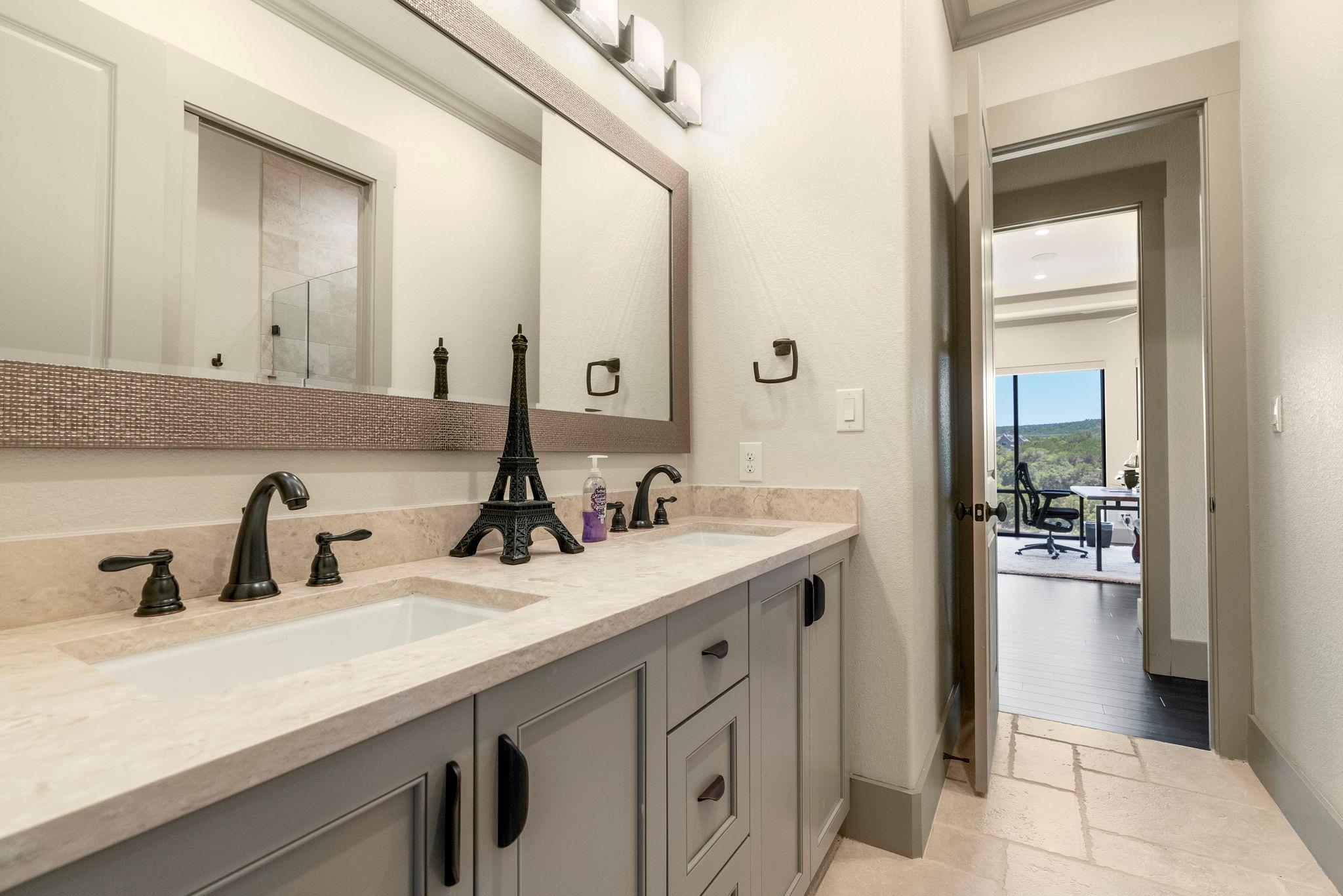 17011 E Darleen Dr, Leander, TX 78641