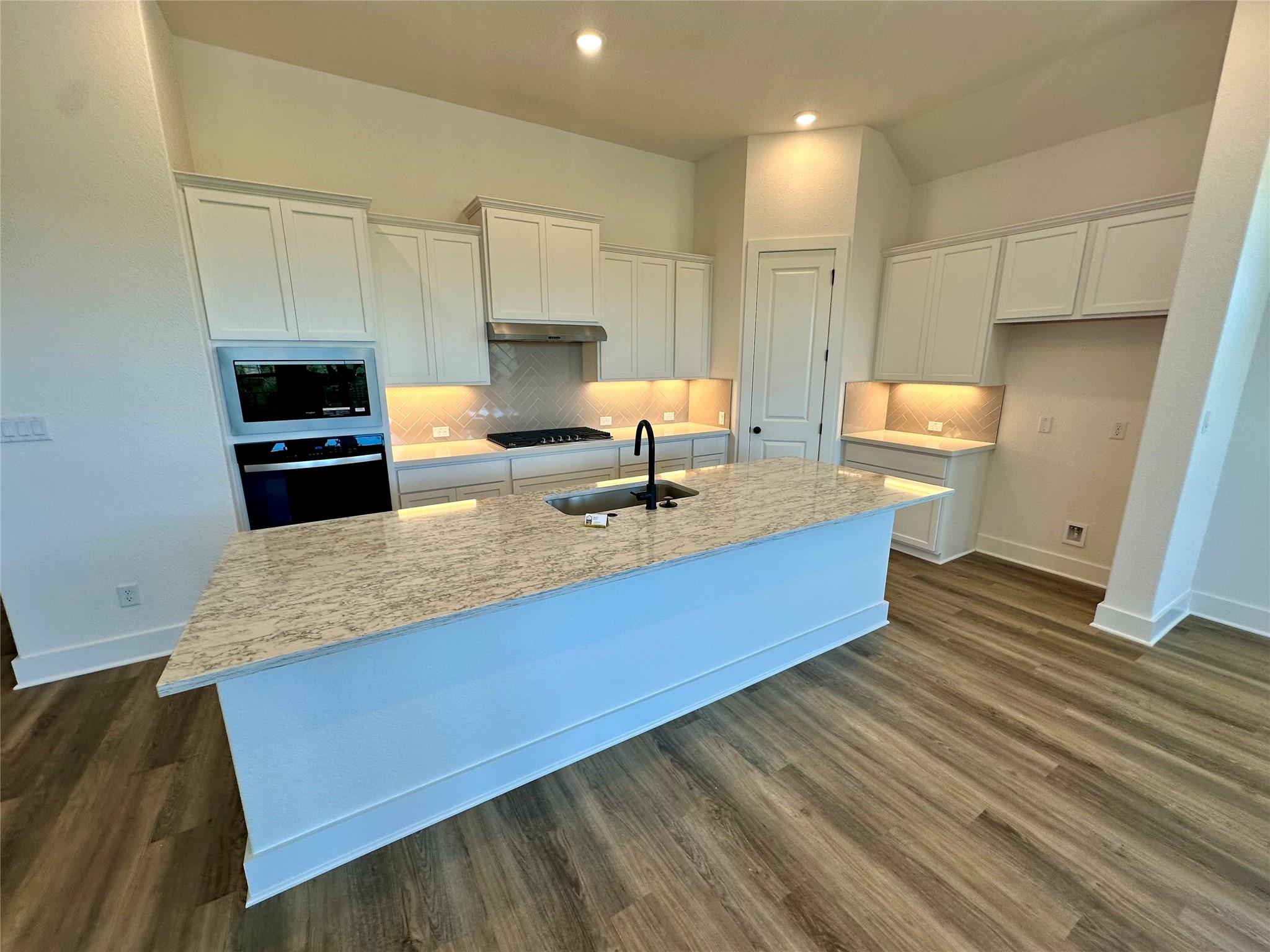 731 Sage Thrasher Cir, Dripping Springs, TX 78620