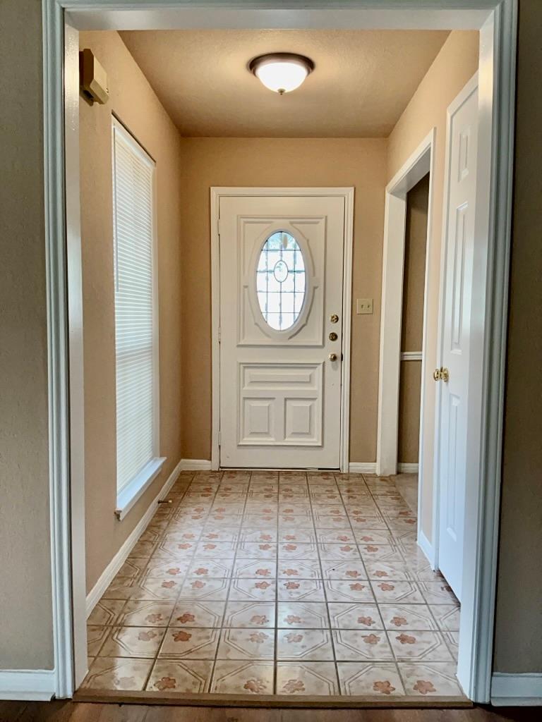 506 Meadow Creek Dr, Pflugerville, TX 78660