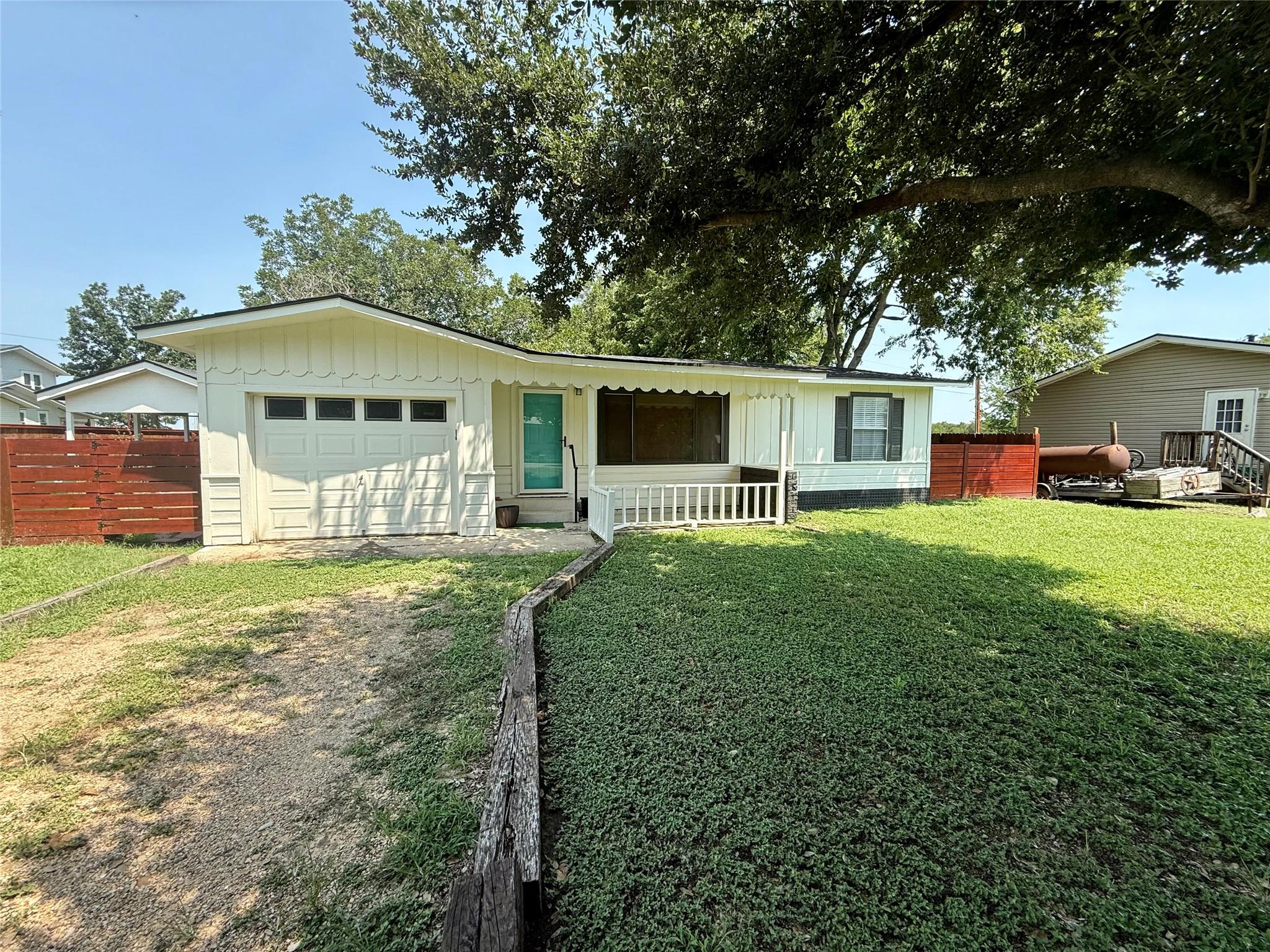 204 Roepke St, Thorndale, TX 76577