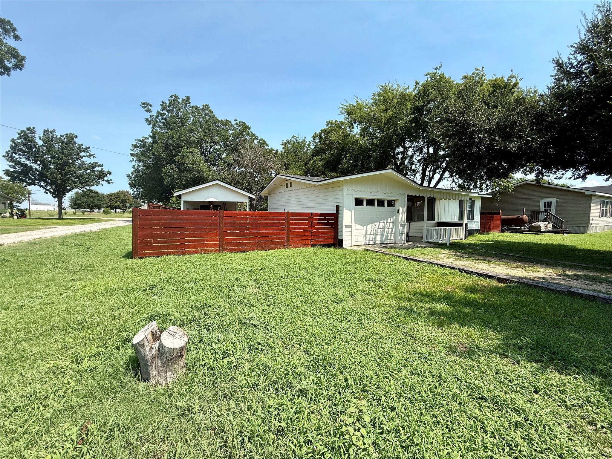 204 Roepke St, Thorndale, TX 76577