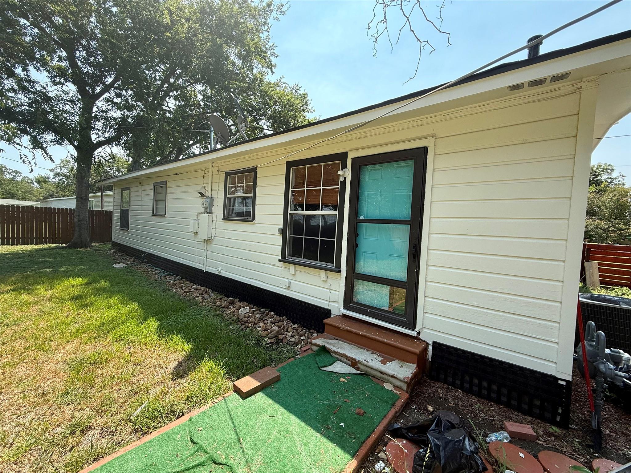 204 Roepke St, Thorndale, TX 76577