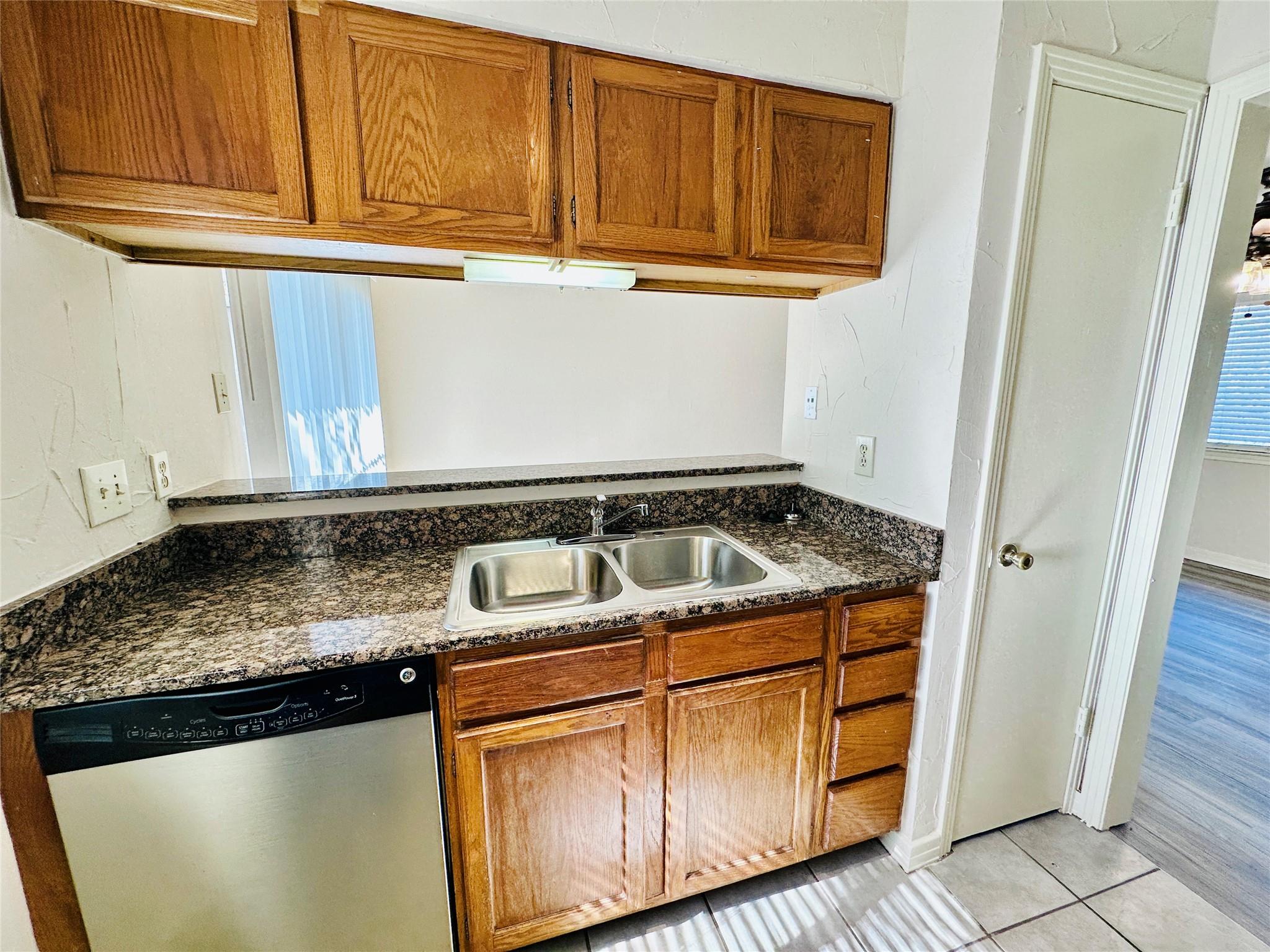 6810 Deatonhill Dr # 116, Austin, TX 78745