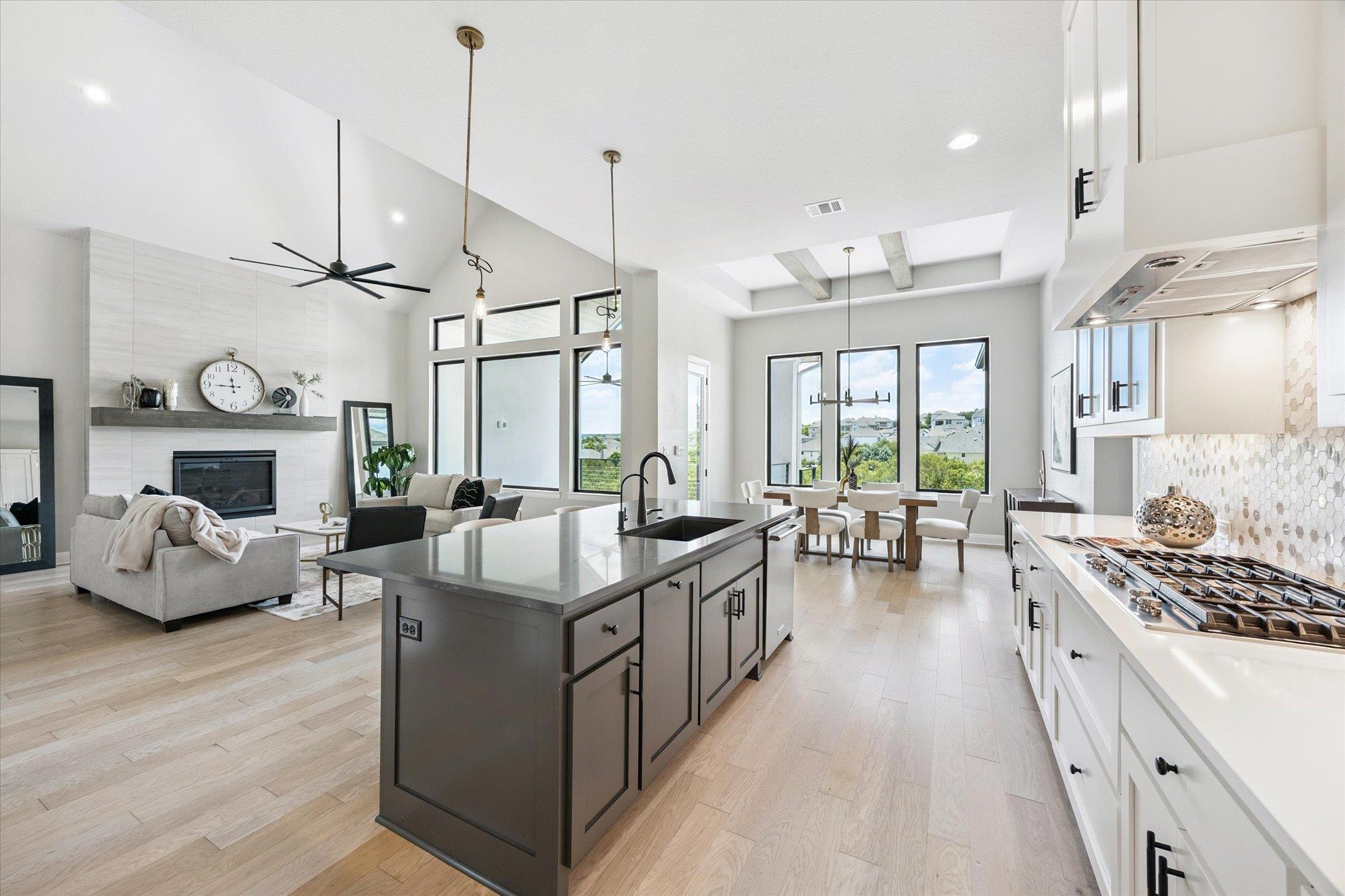 2113 Normandy Vw, Leander, TX 78641