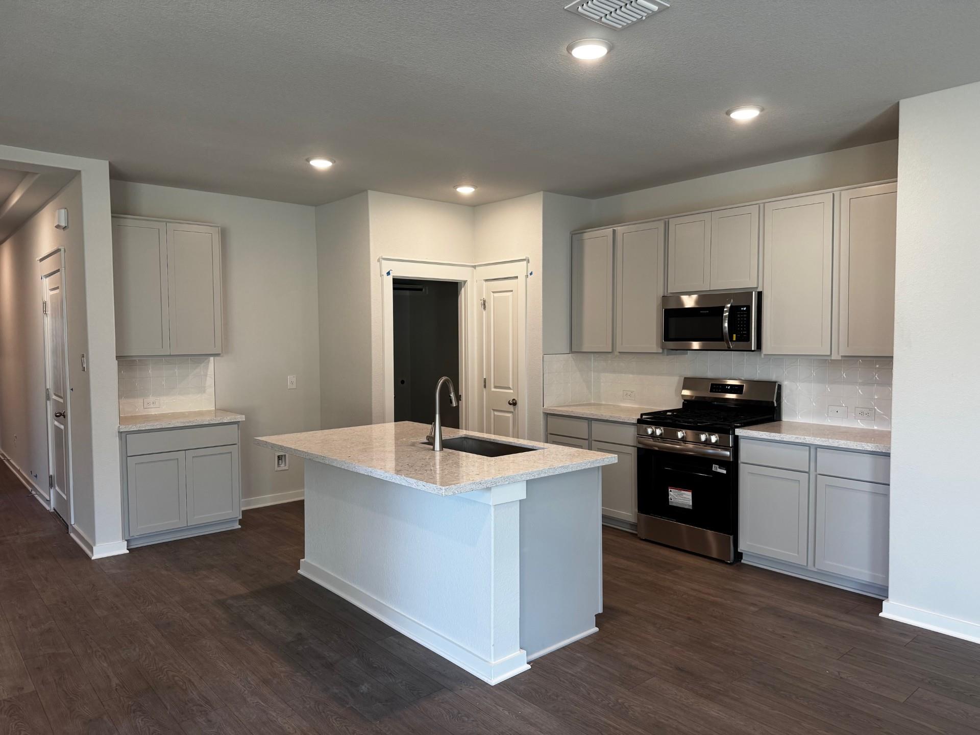 350 Mustang Bnd, Kyle, TX 78640