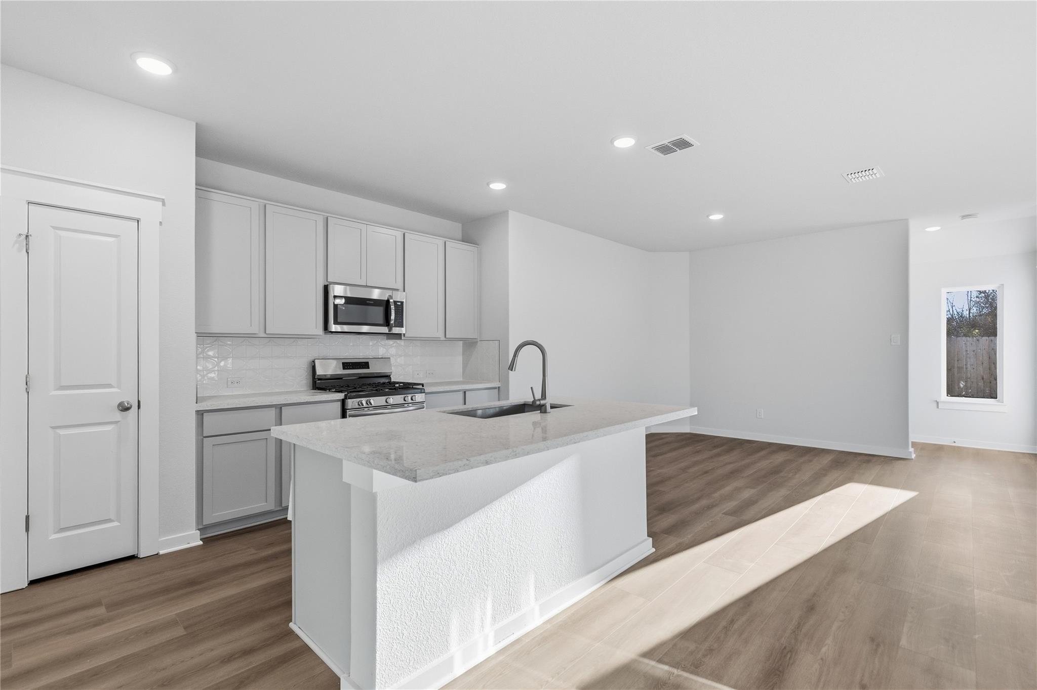 350 Mustang Bnd, Kyle, TX 78640