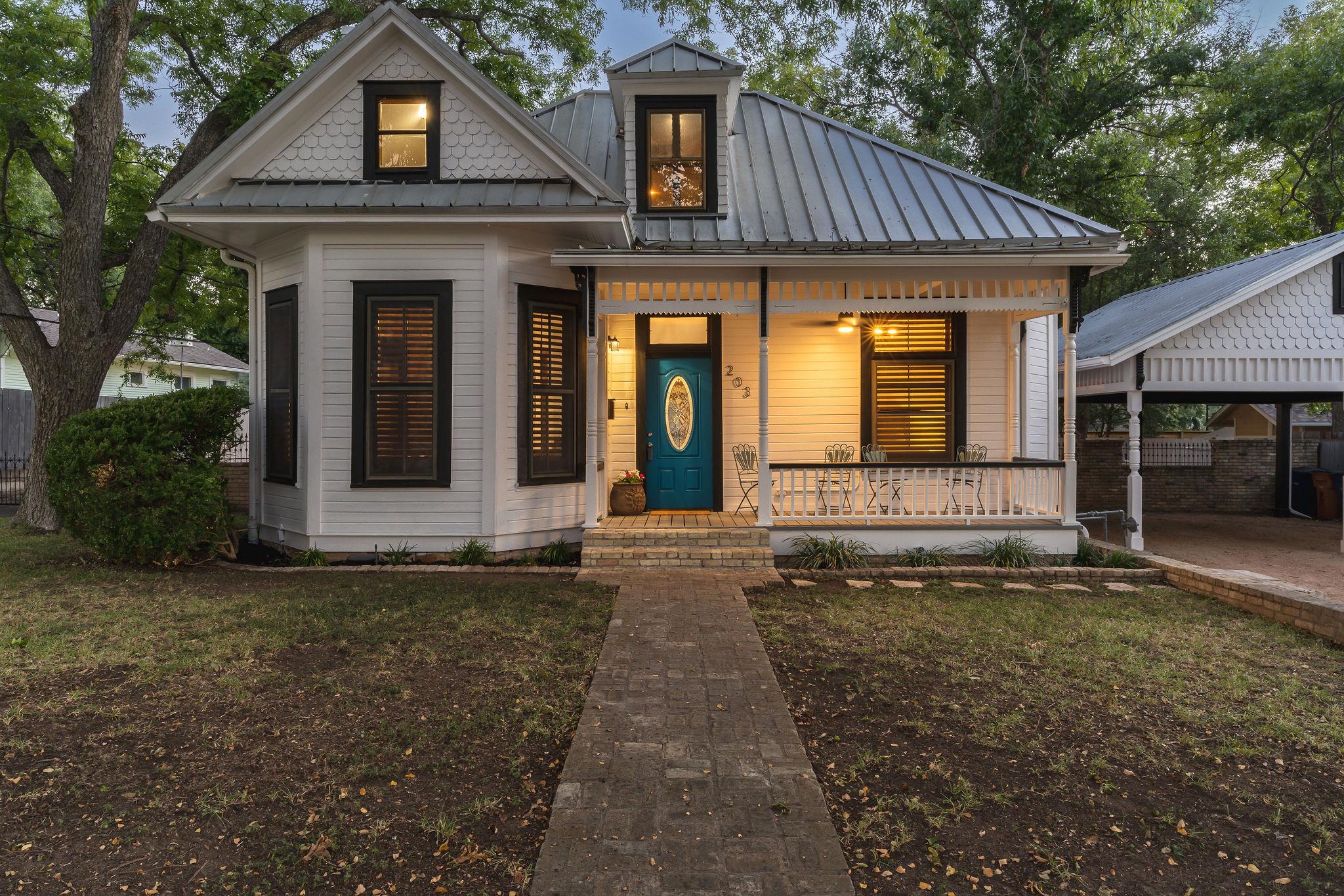 203 Leland St, Austin, TX 78704