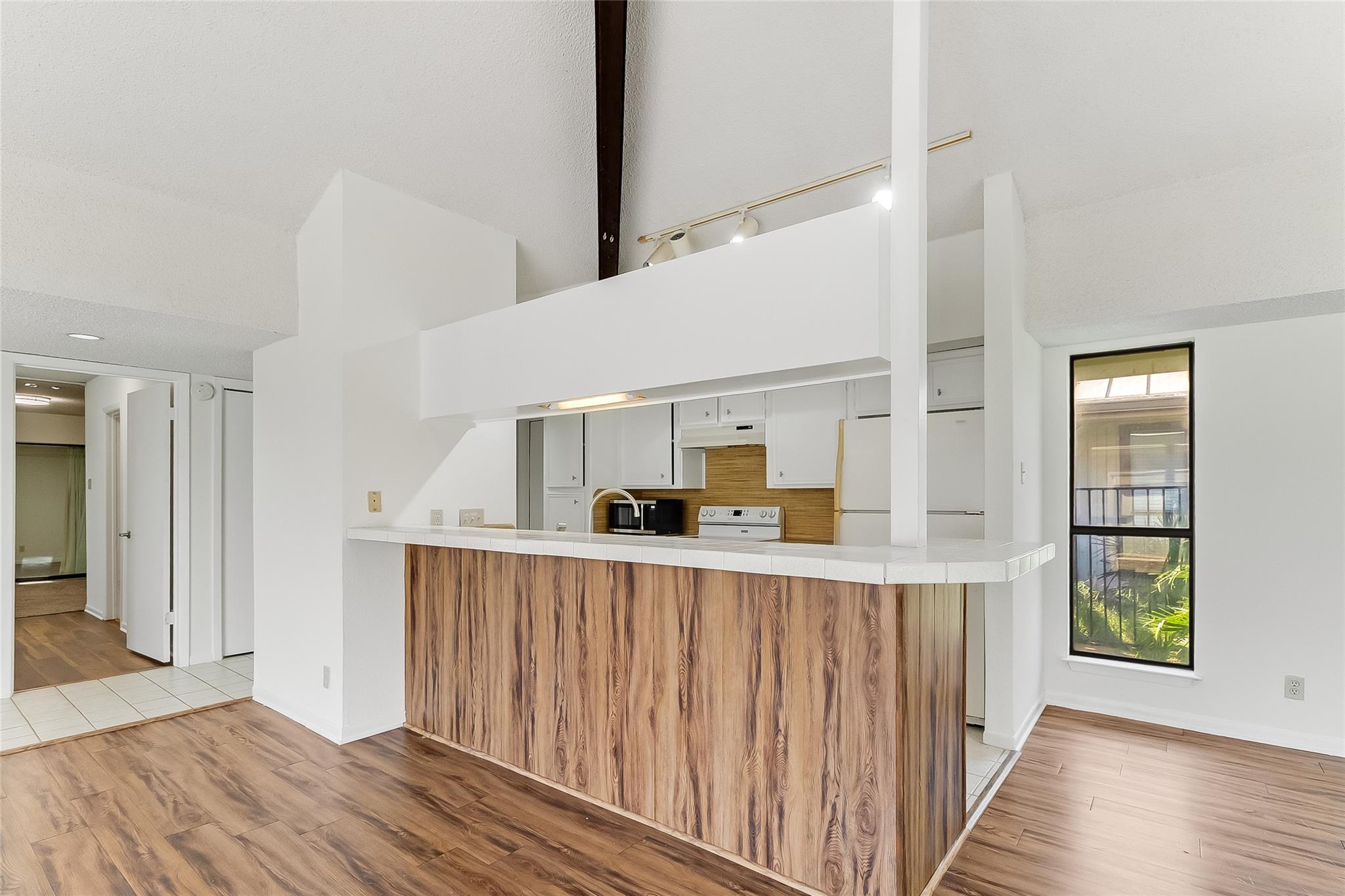 1406 Broken Hills # 3, Horseshoe Bay, TX 78657