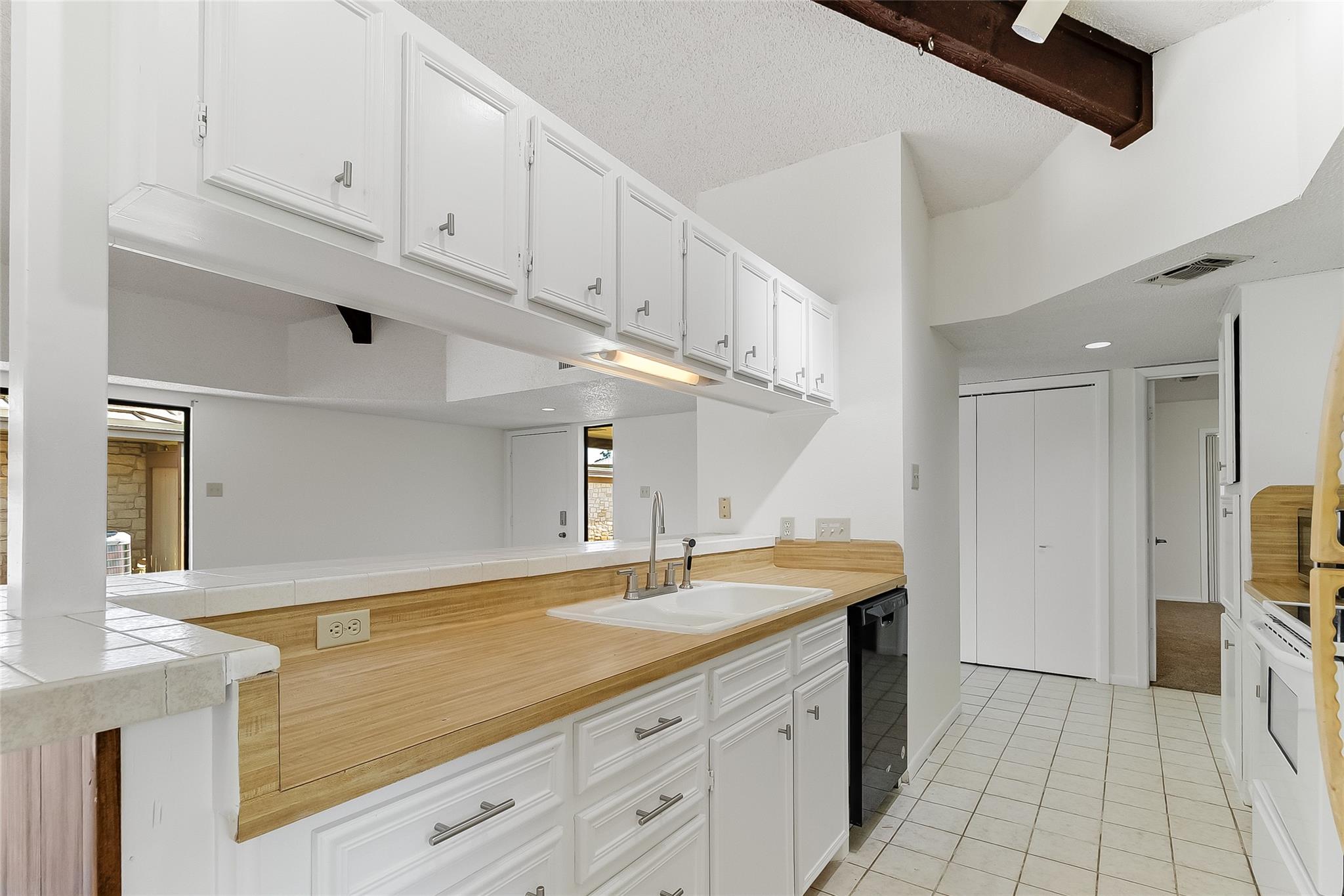 1406 Broken Hills # 3, Horseshoe Bay, TX 78657