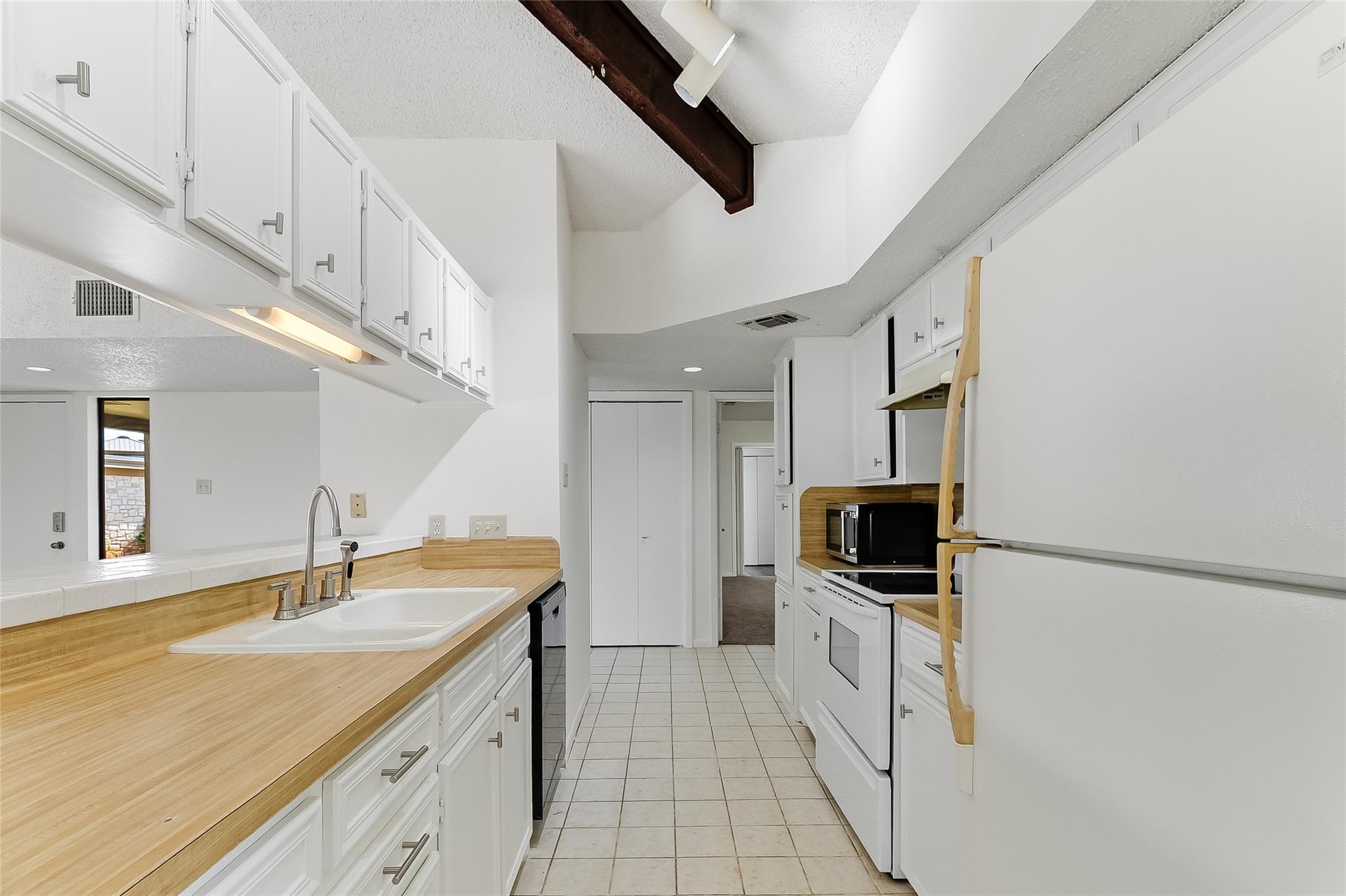 1406 Broken Hills # 3, Horseshoe Bay, TX 78657