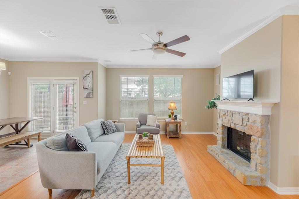 1101 E Parmer Ln # 302, Austin, TX 78753