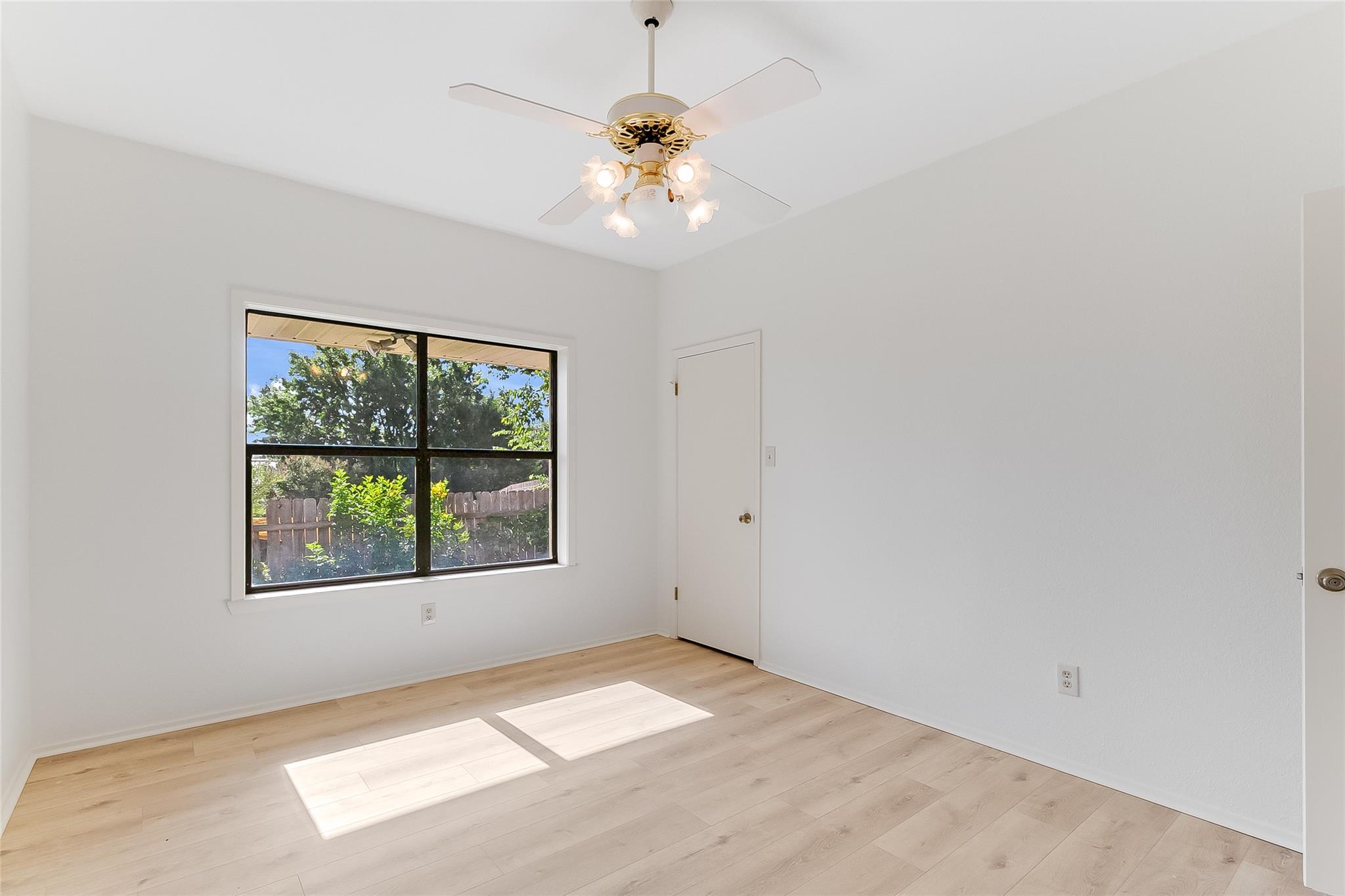 405 E Granite St, Llano, TX 78643