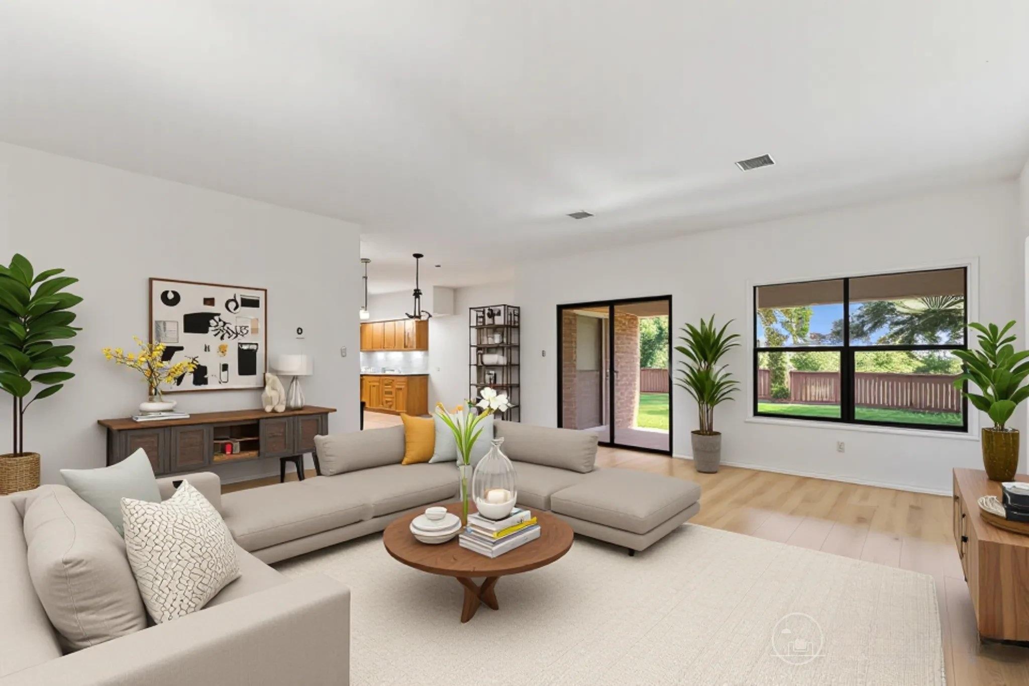 405 E Granite St, Llano, TX 78643