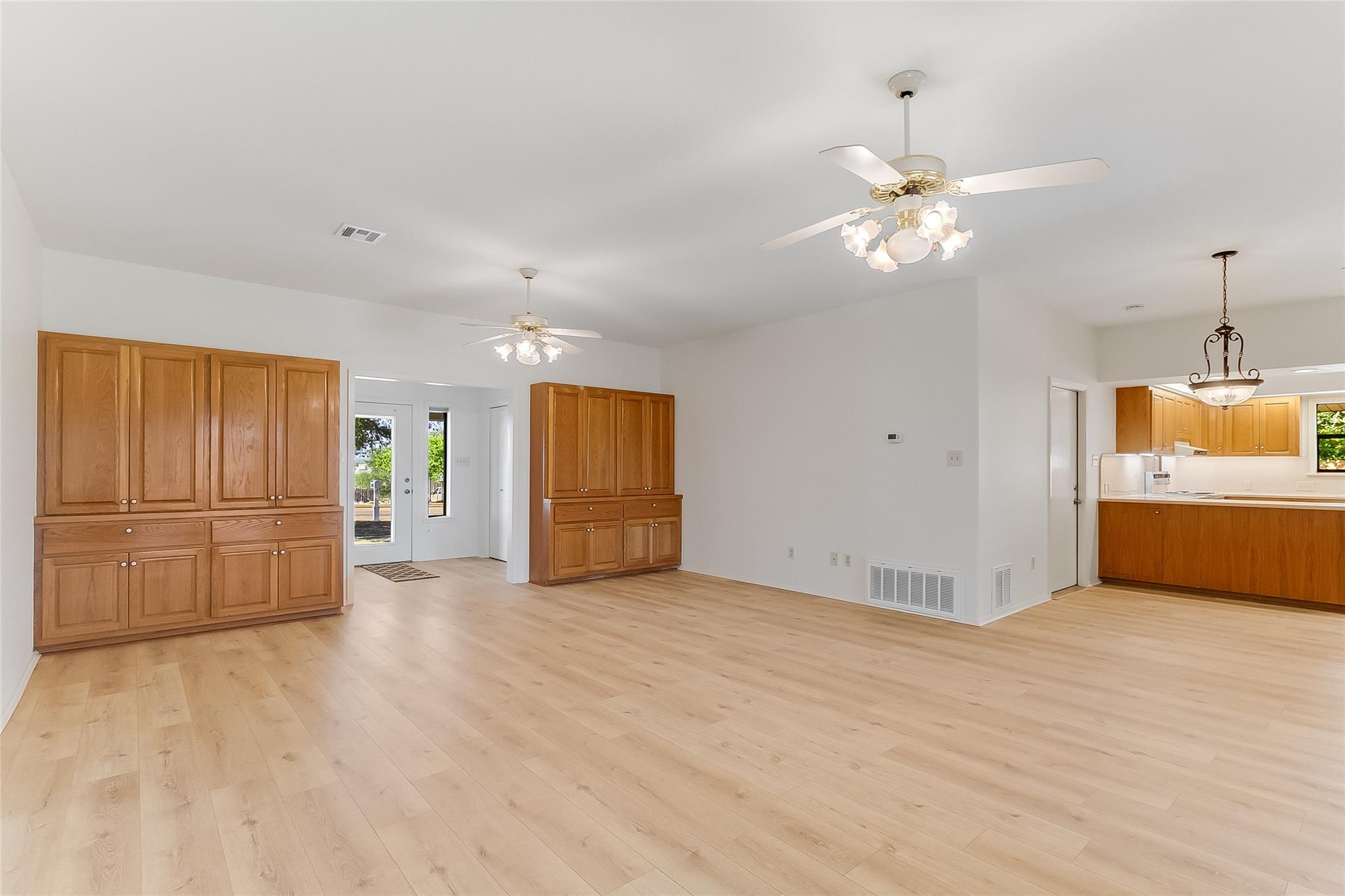 405 E Granite St, Llano, TX 78643