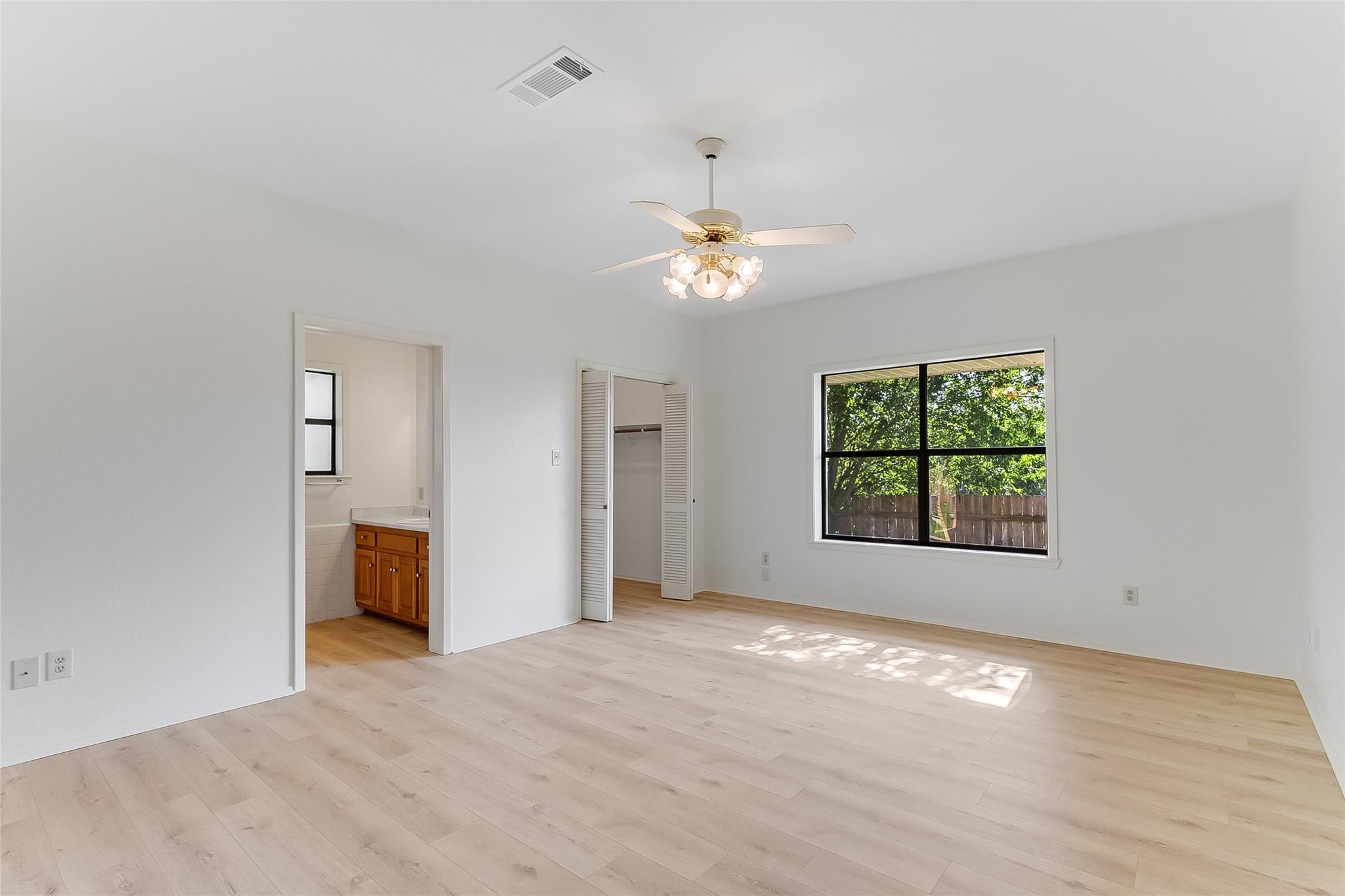 405 E Granite St, Llano, TX 78643