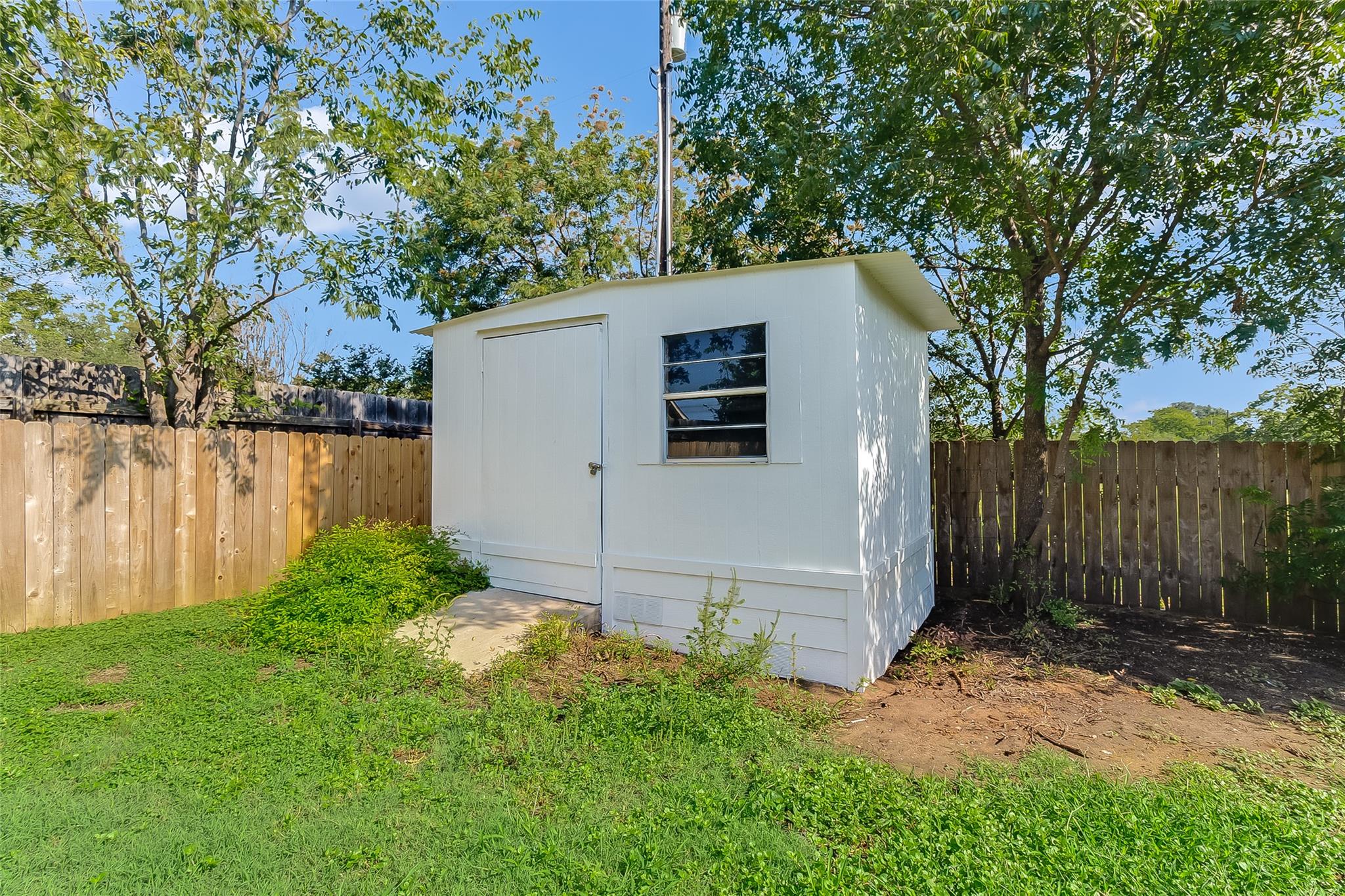 405 E Granite St, Llano, TX 78643