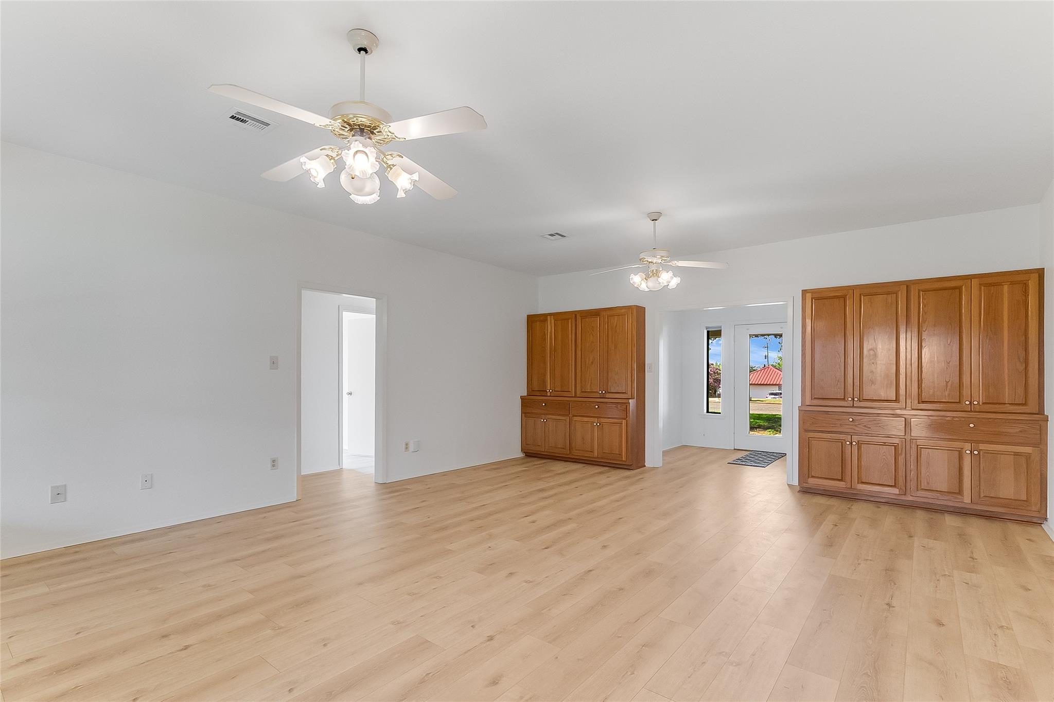 405 E Granite St, Llano, TX 78643