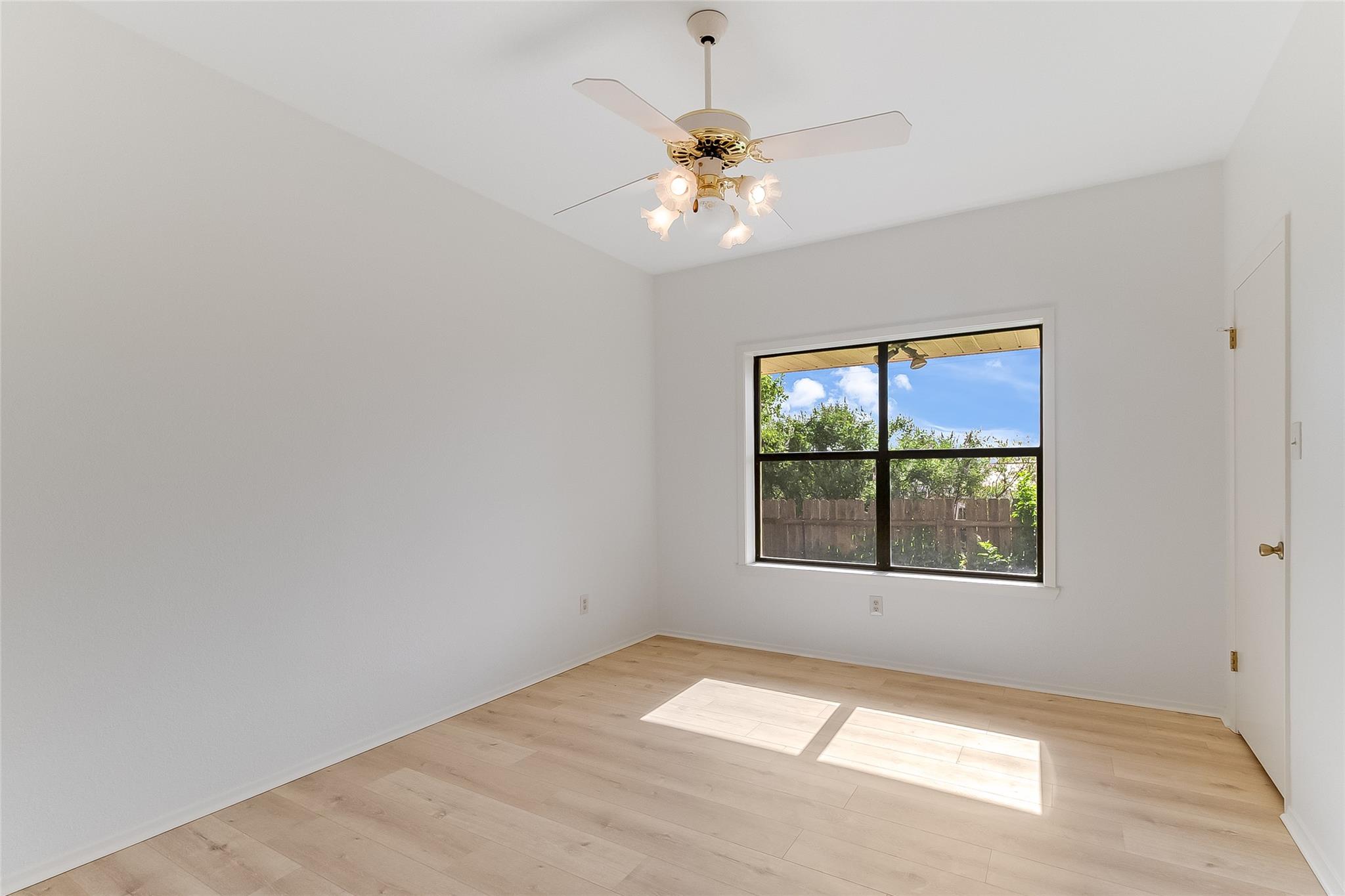 405 E Granite St, Llano, TX 78643