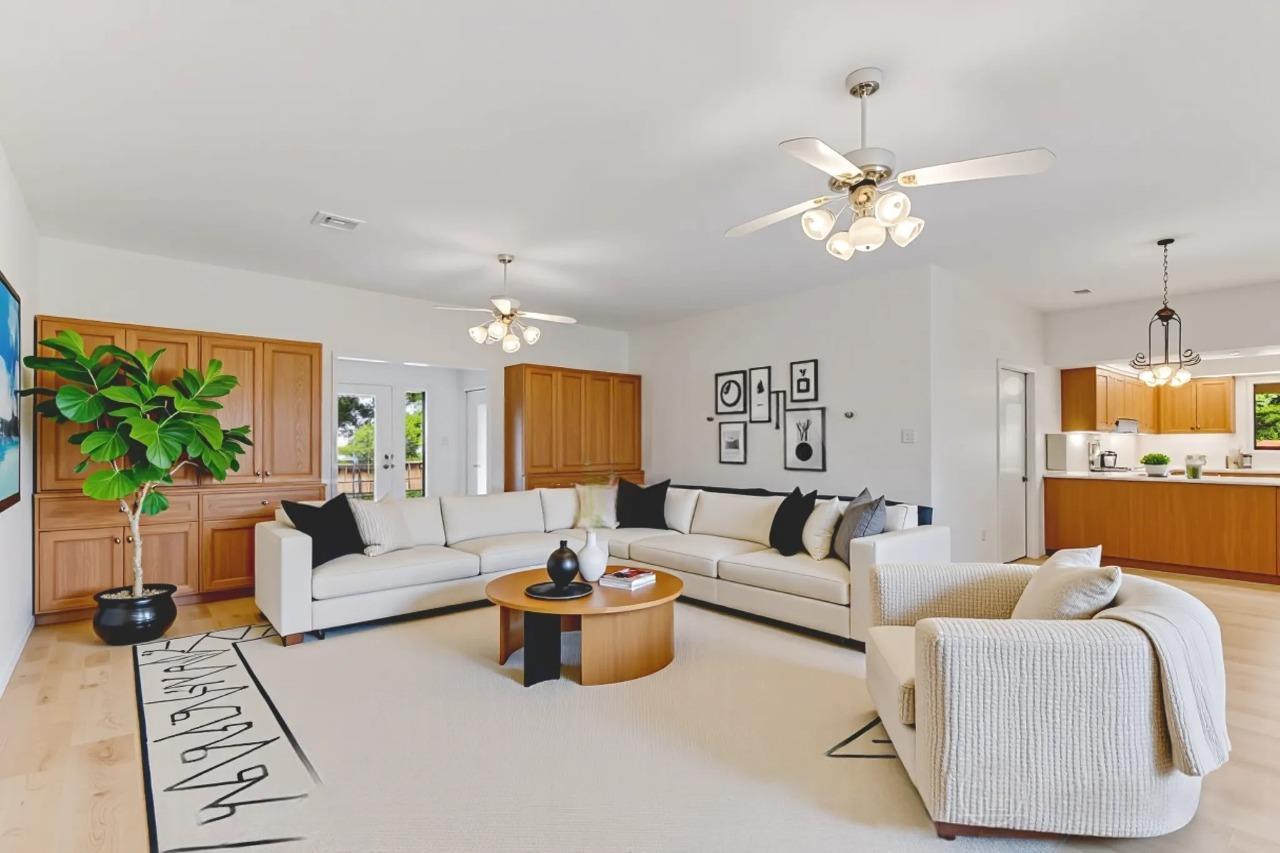 405 E Granite St, Llano, TX 78643