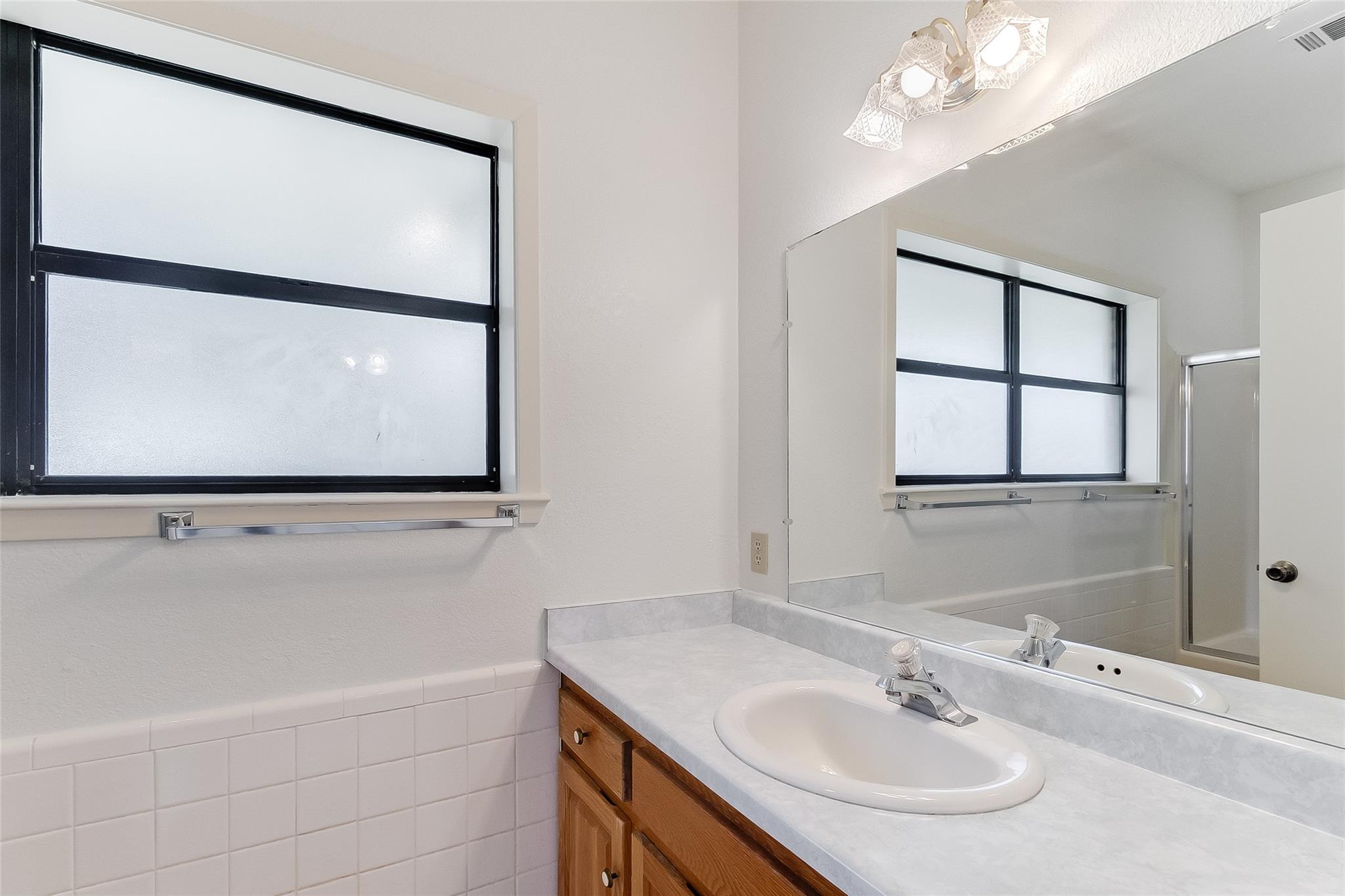 405 E Granite St, Llano, TX 78643