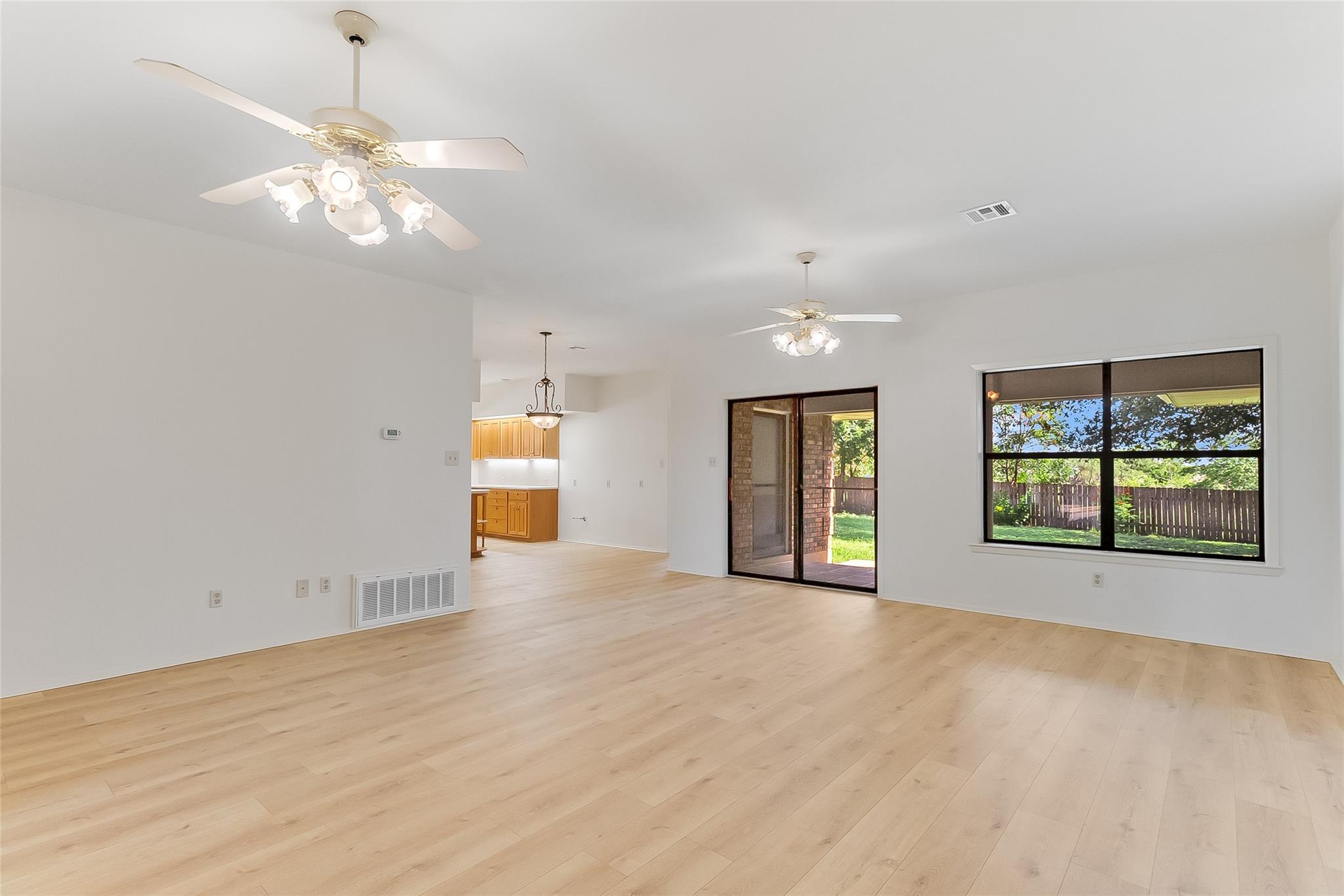 405 E Granite St, Llano, TX 78643