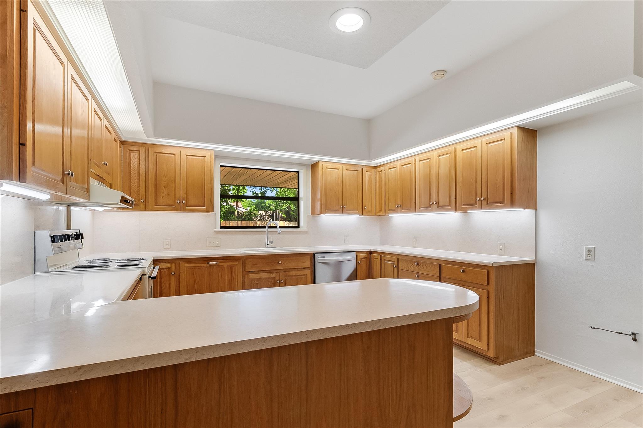 405 E Granite St, Llano, TX 78643