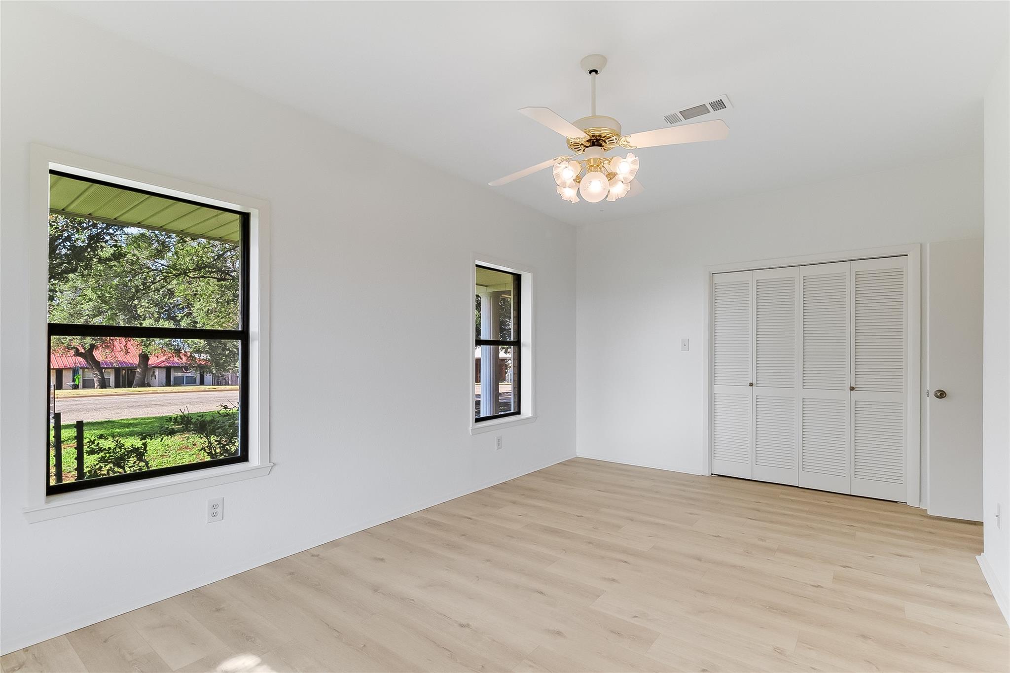 405 E Granite St, Llano, TX 78643