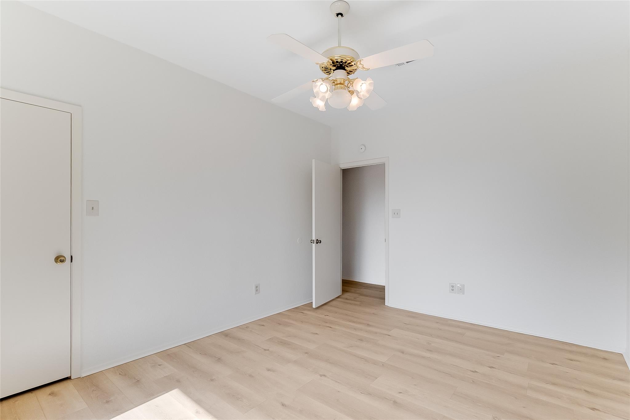 405 E Granite St, Llano, TX 78643