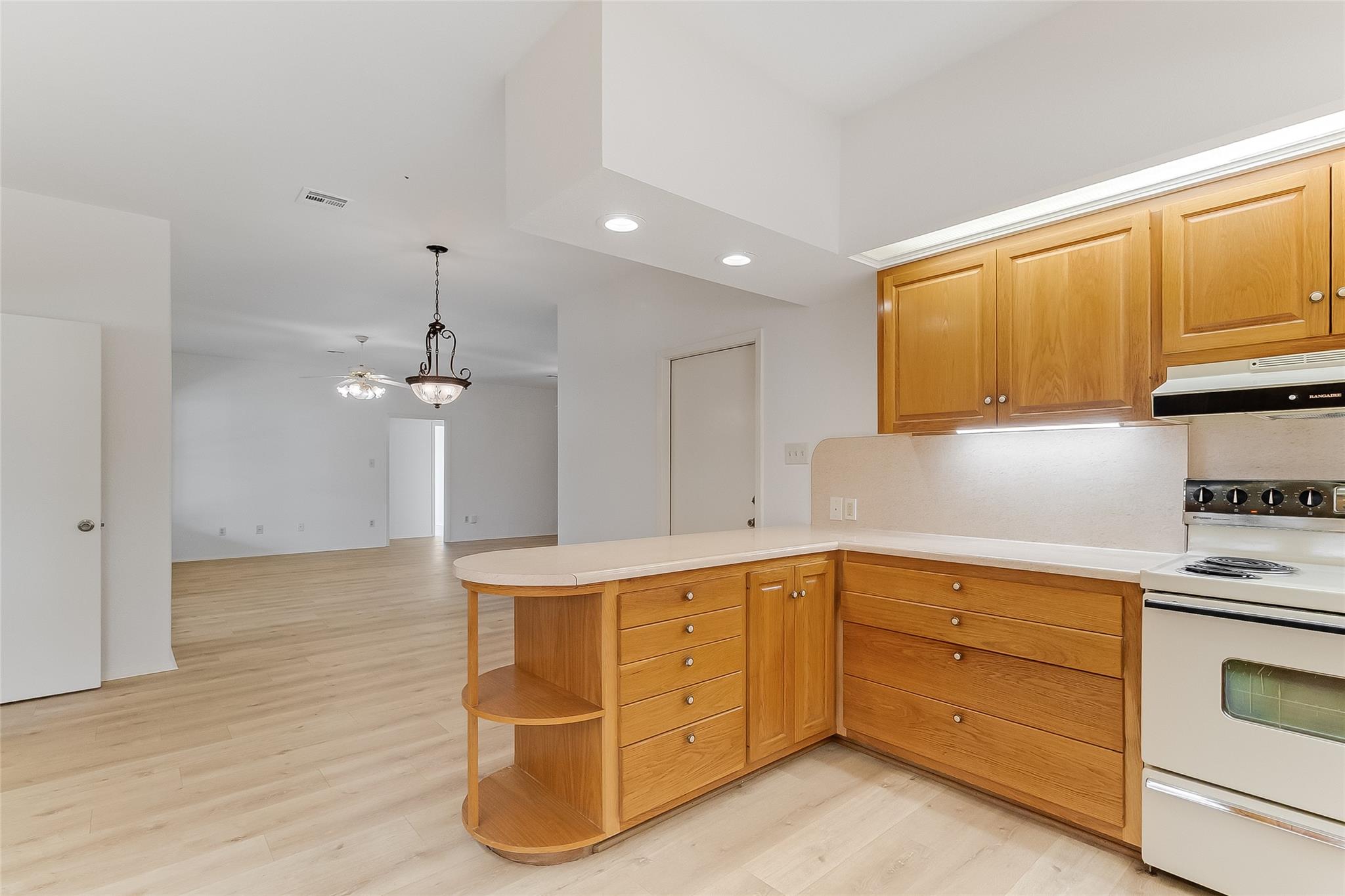 405 E Granite St, Llano, TX 78643