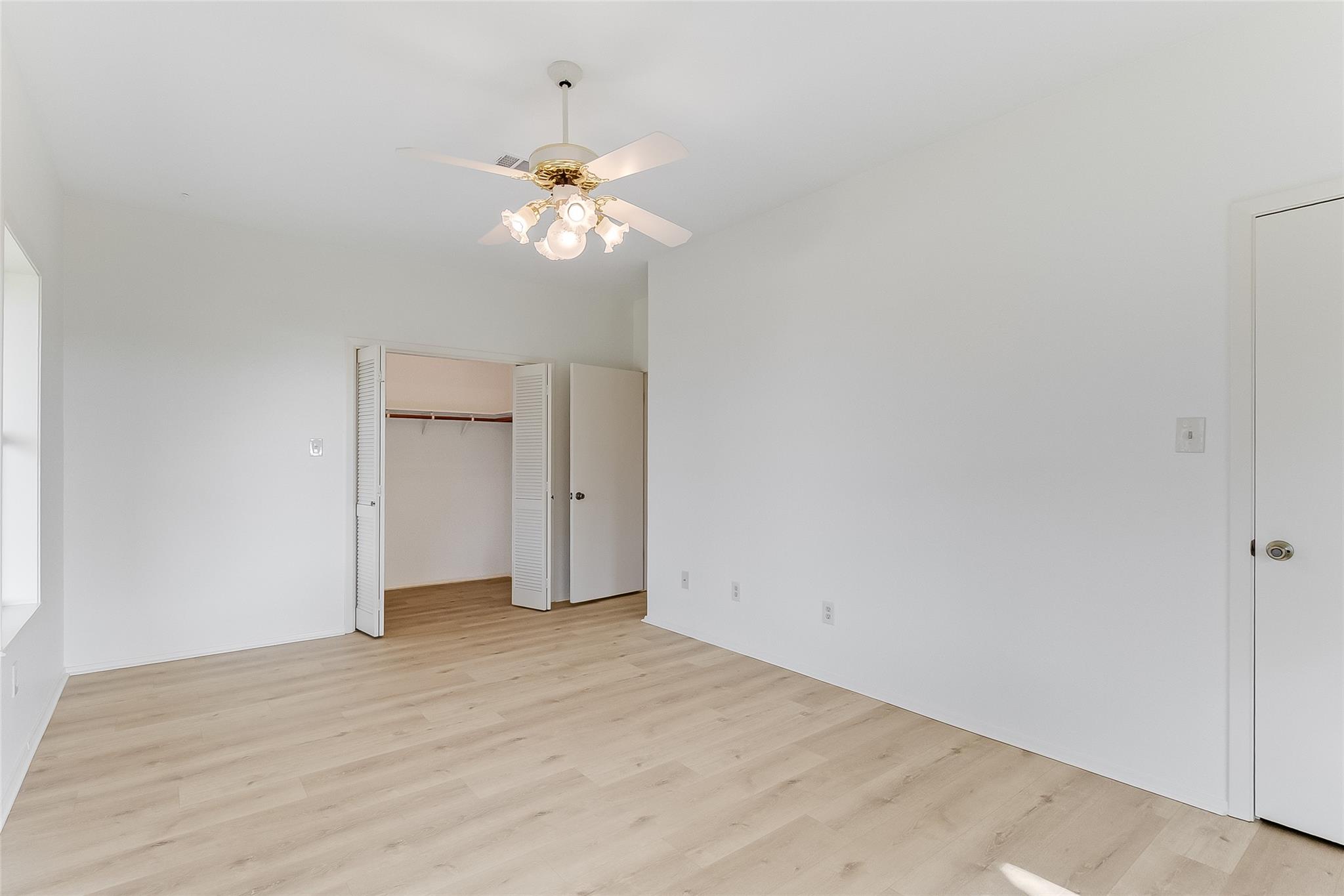 405 E Granite St, Llano, TX 78643