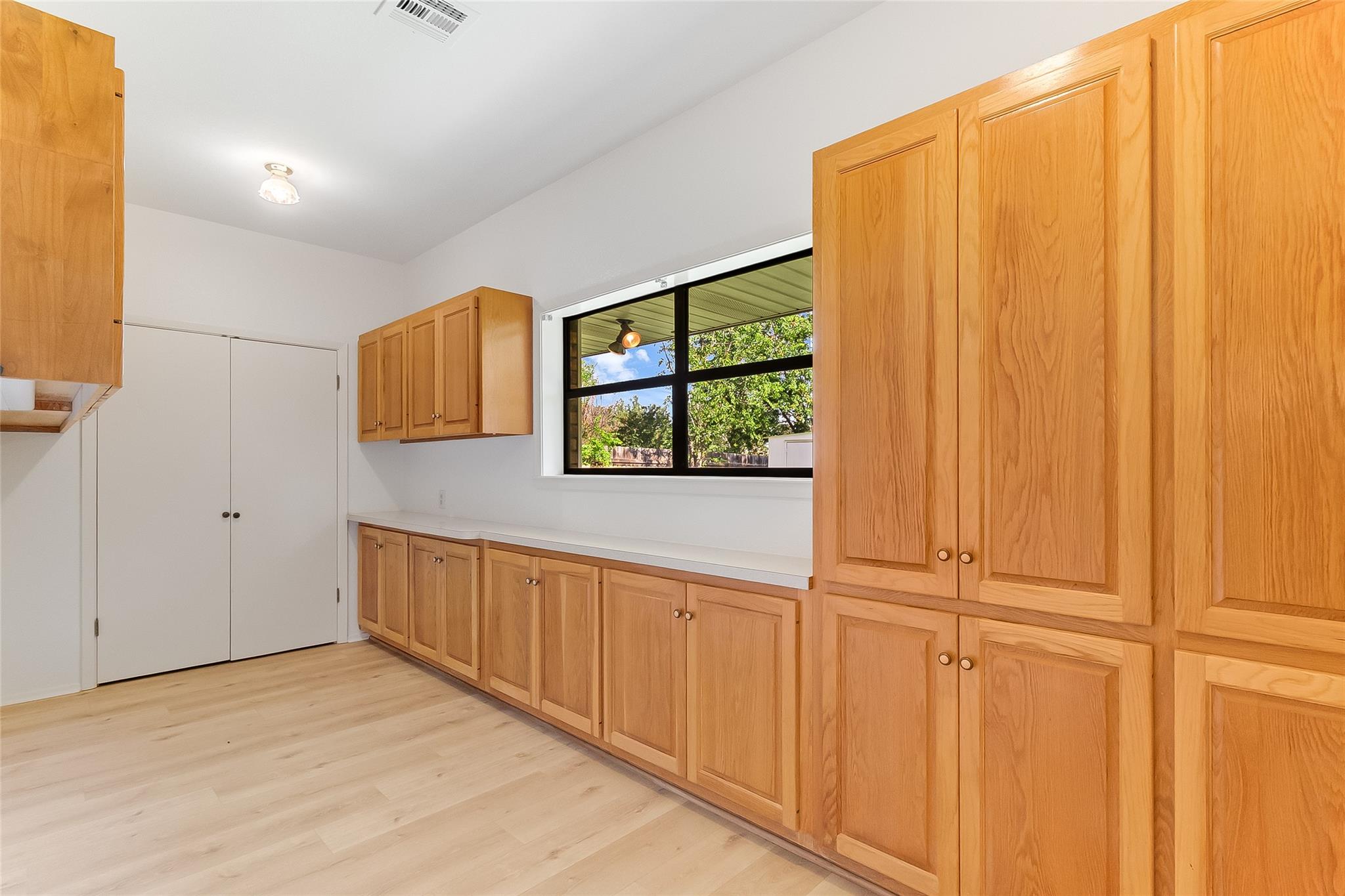 405 E Granite St, Llano, TX 78643