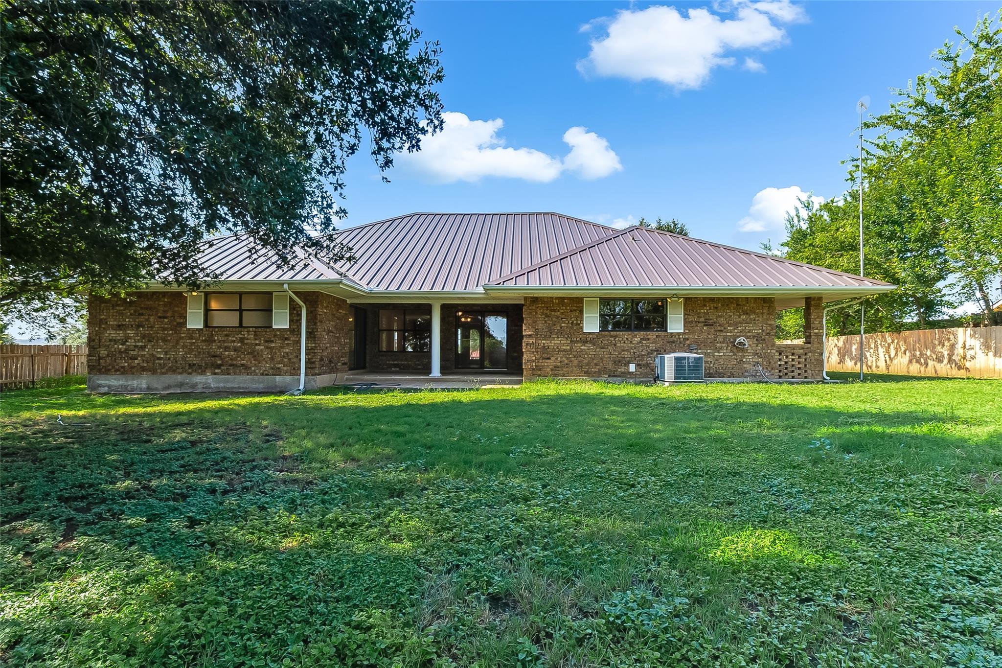 405 E Granite St, Llano, TX 78643