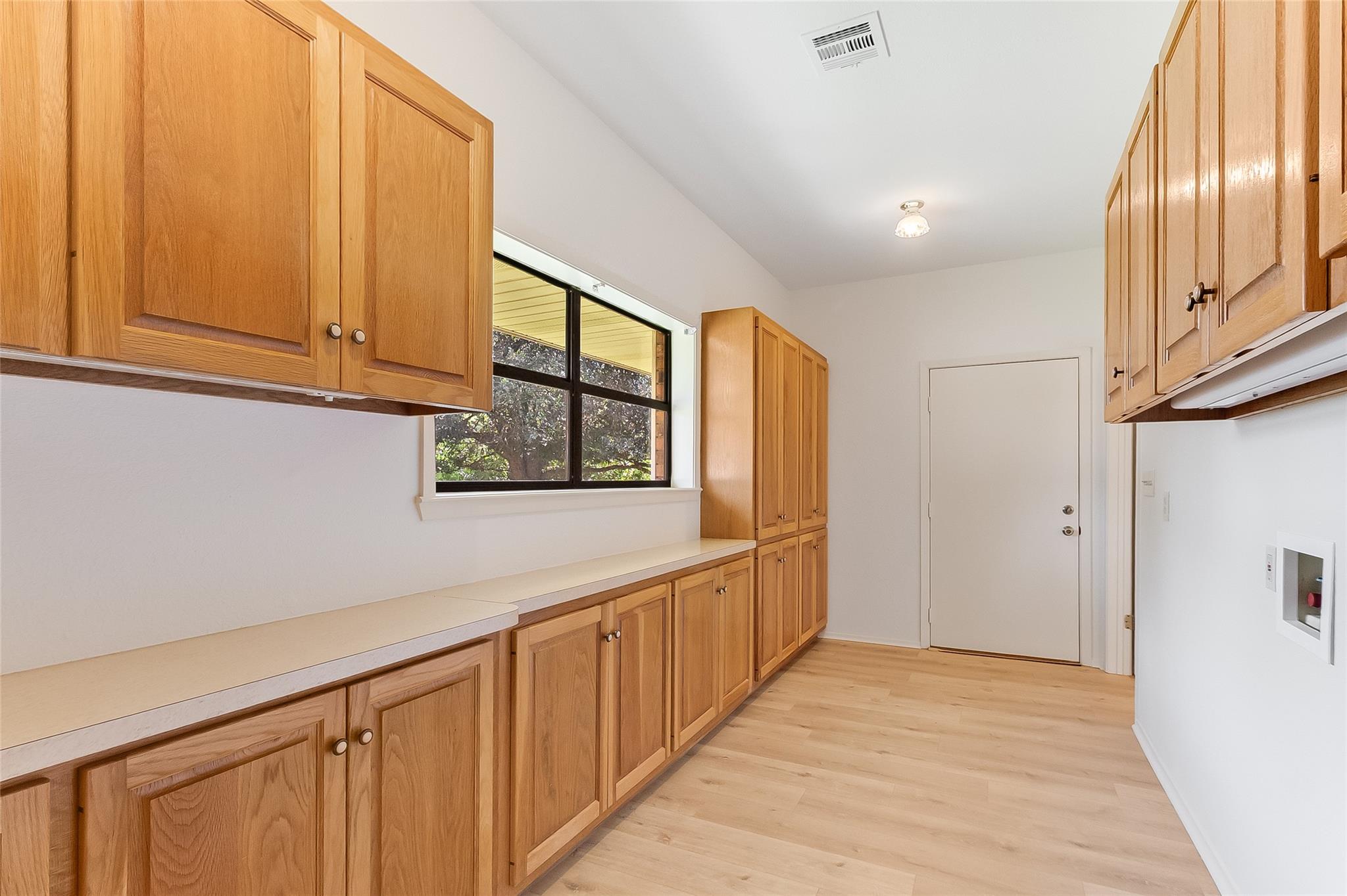 405 E Granite St, Llano, TX 78643