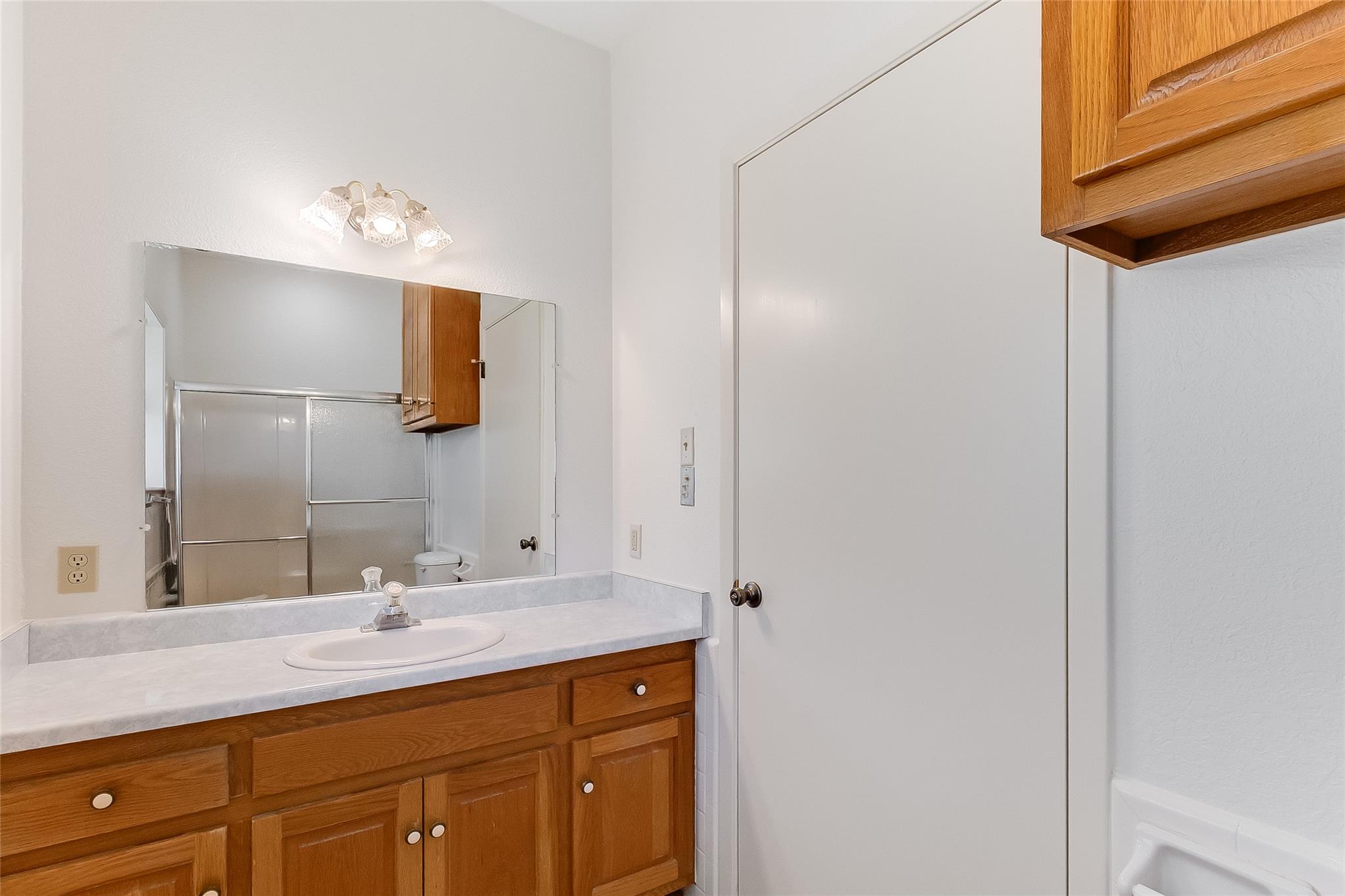 405 E Granite St, Llano, TX 78643