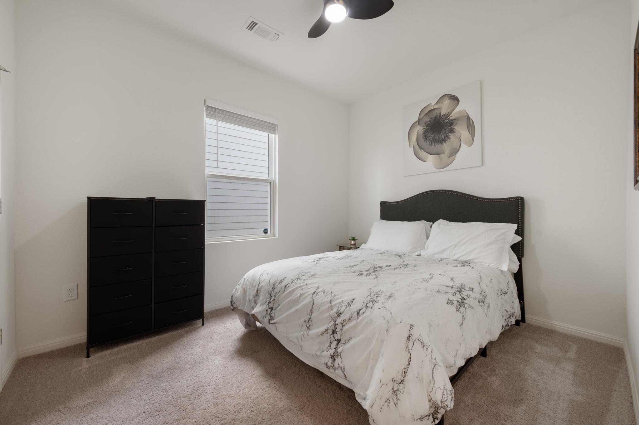 121 Comancheros Rd, Jarrell, TX 76537