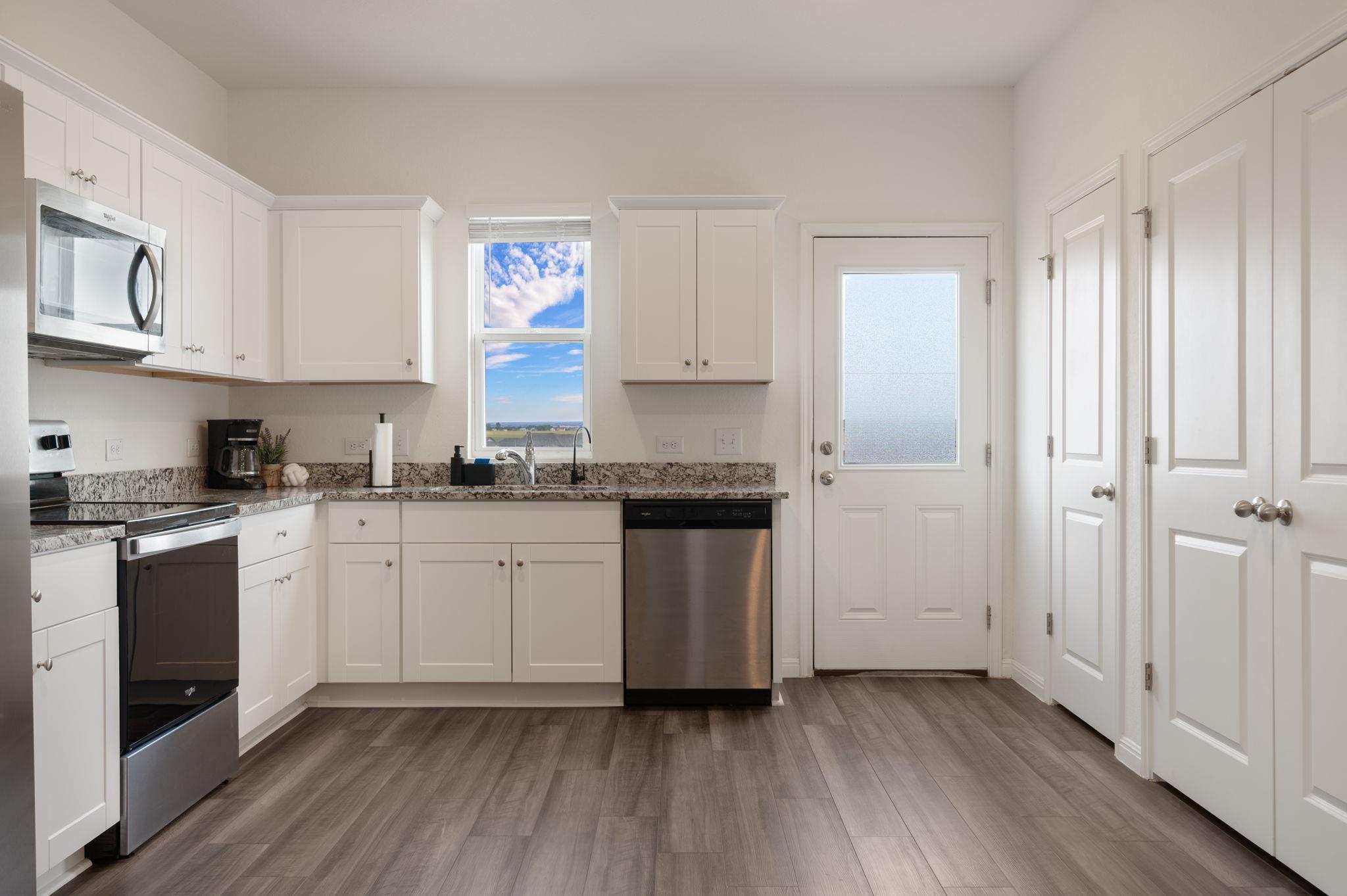 121 Comancheros Rd, Jarrell, TX 76537