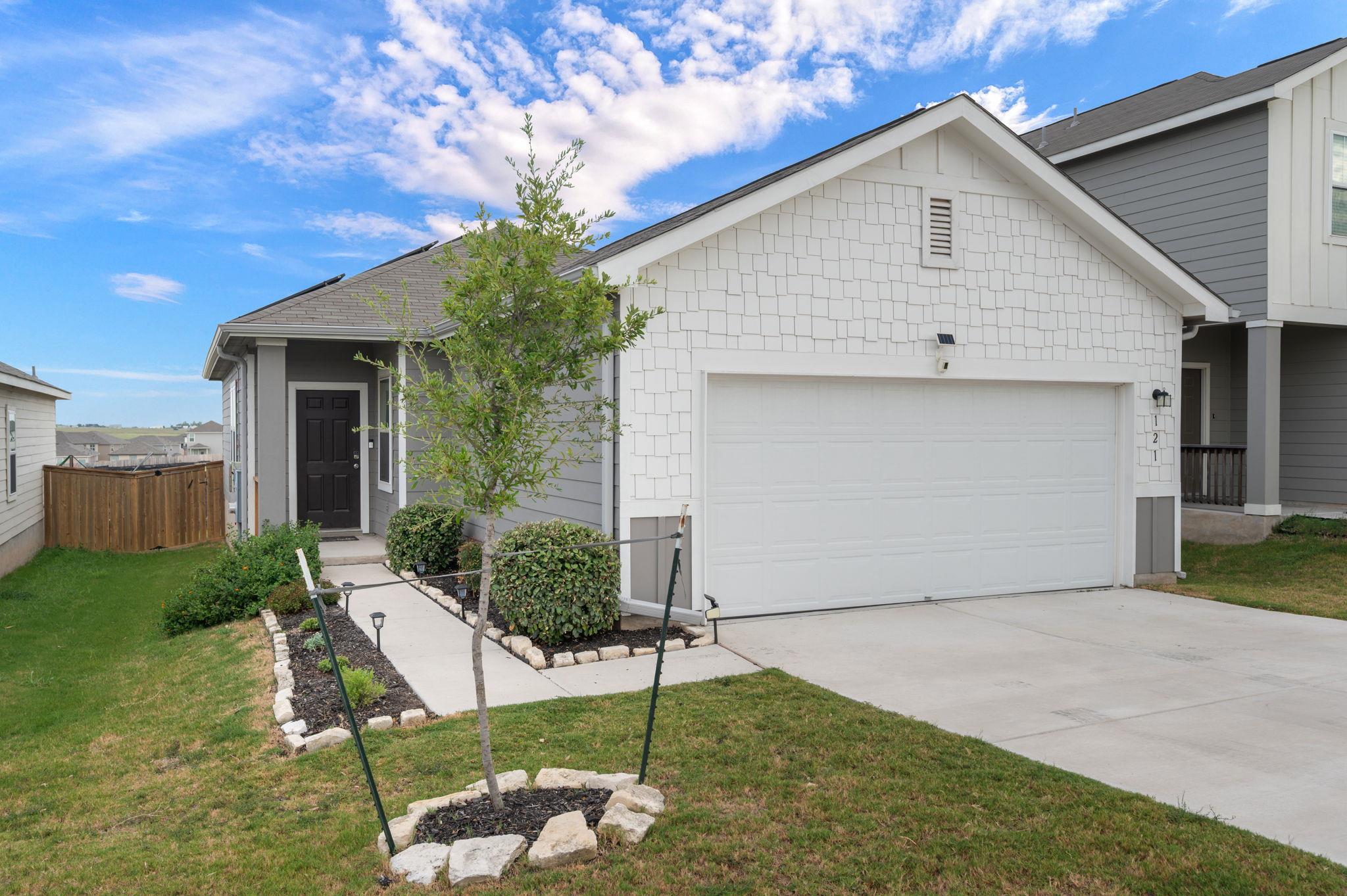 121 Comancheros Rd, Jarrell, TX 76537