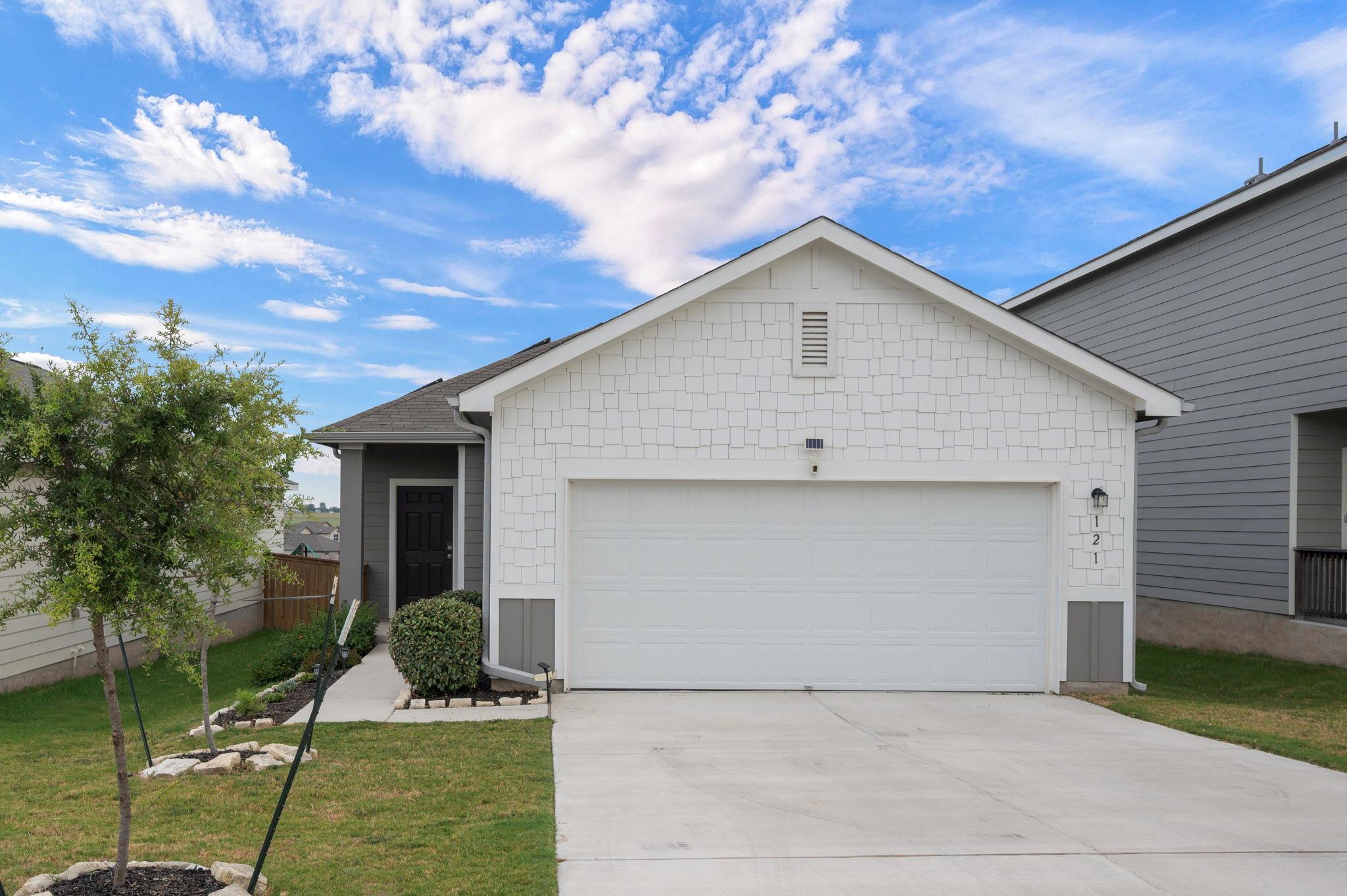 121 Comancheros Rd, Jarrell, TX 76537