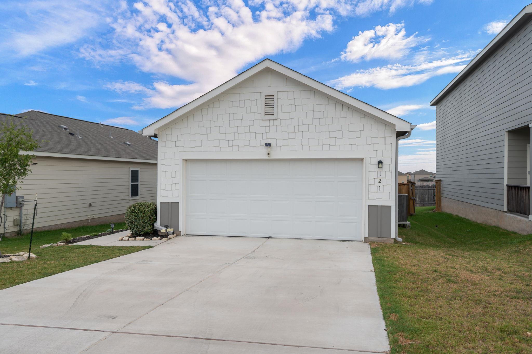 121 Comancheros Rd, Jarrell, TX 76537