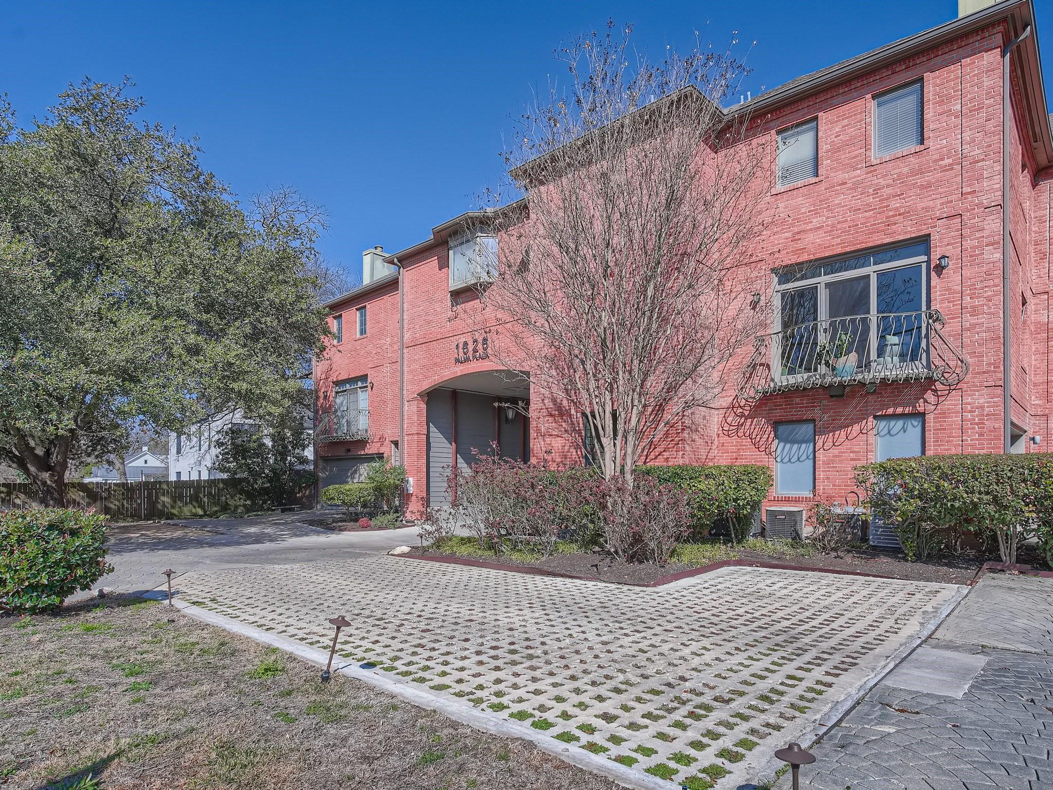 1626 Palma Plz # 9, Austin, TX 78703