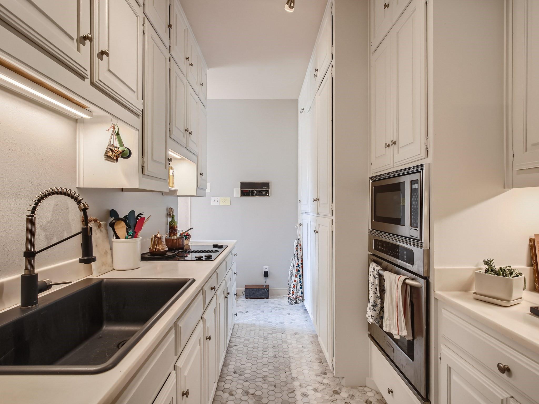 1626 Palma Plz # 9, Austin, TX 78703