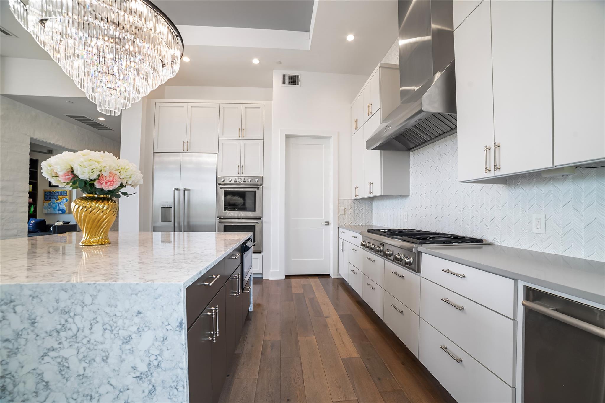 16925 Whispering Breeze Dr, Austin, TX 78738