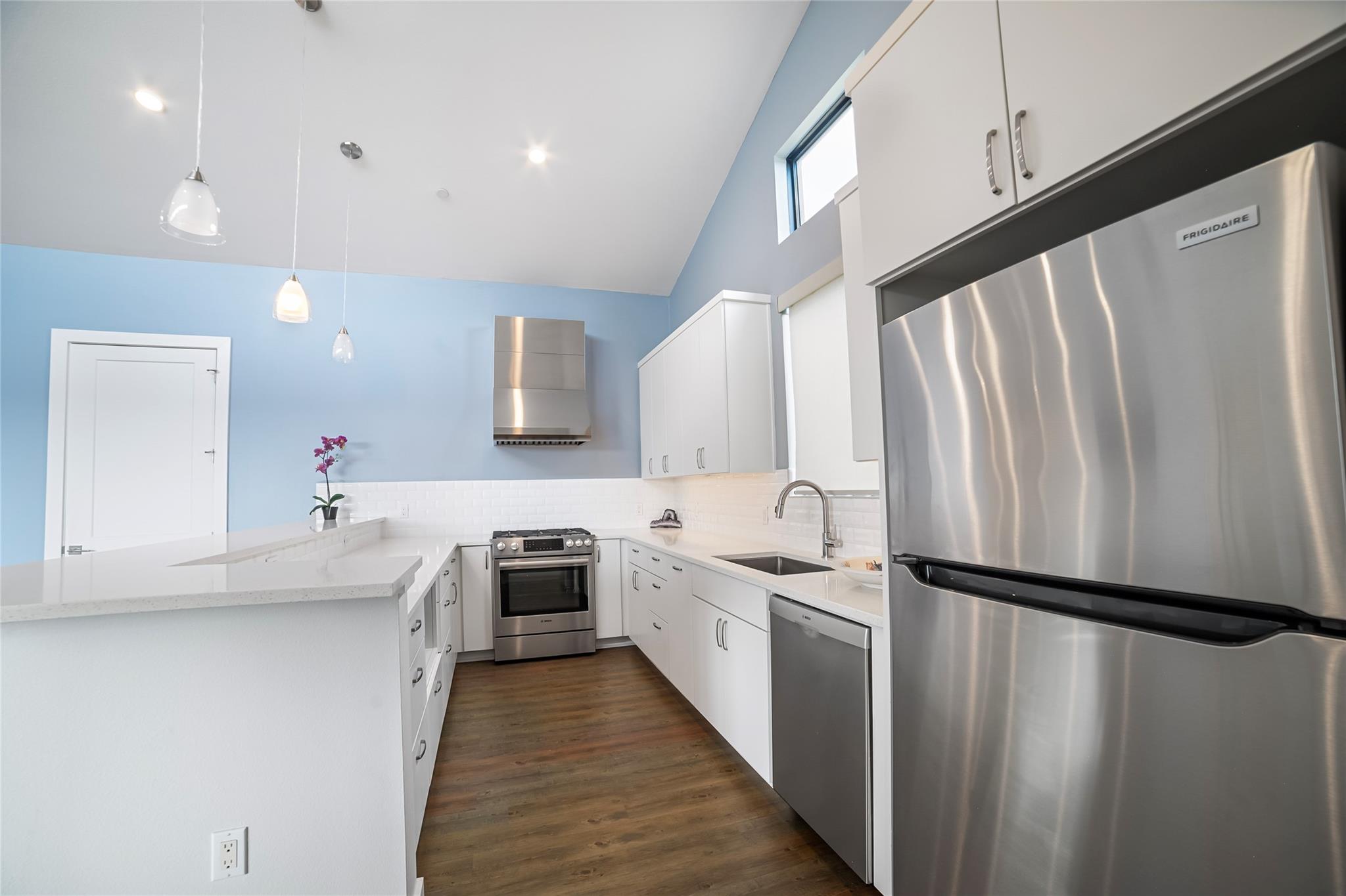 16925 Whispering Breeze Dr, Austin, TX 78738