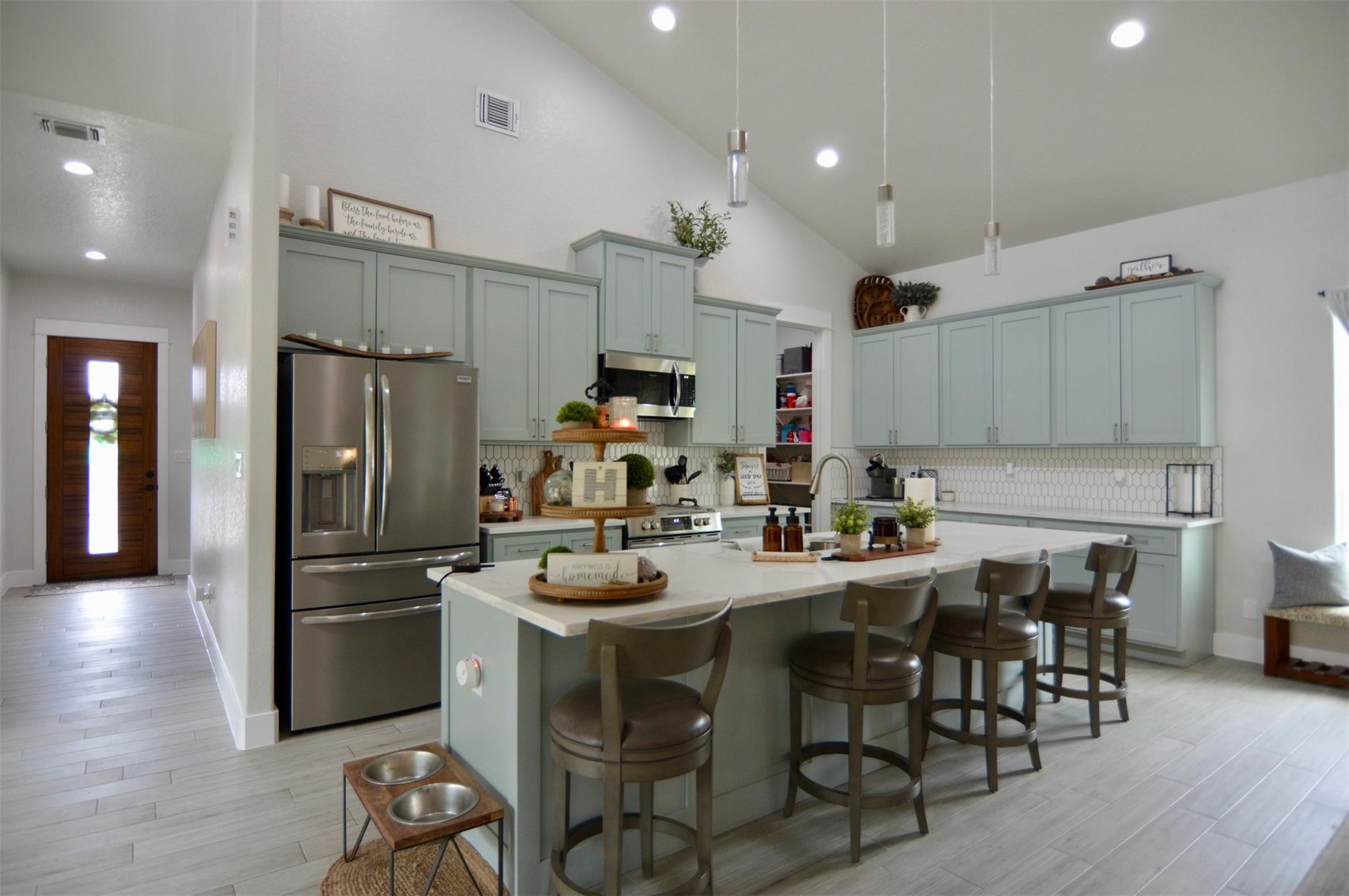 1108 Long Holw, Canyon Lake, TX 78133