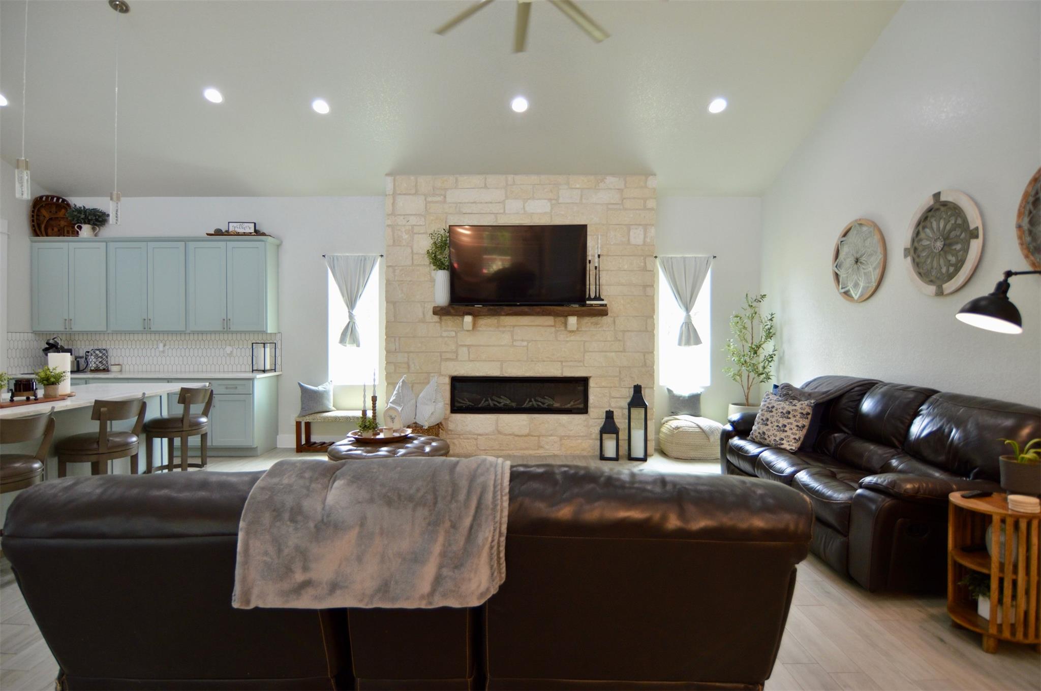 1108 Long Holw, Canyon Lake, TX 78133