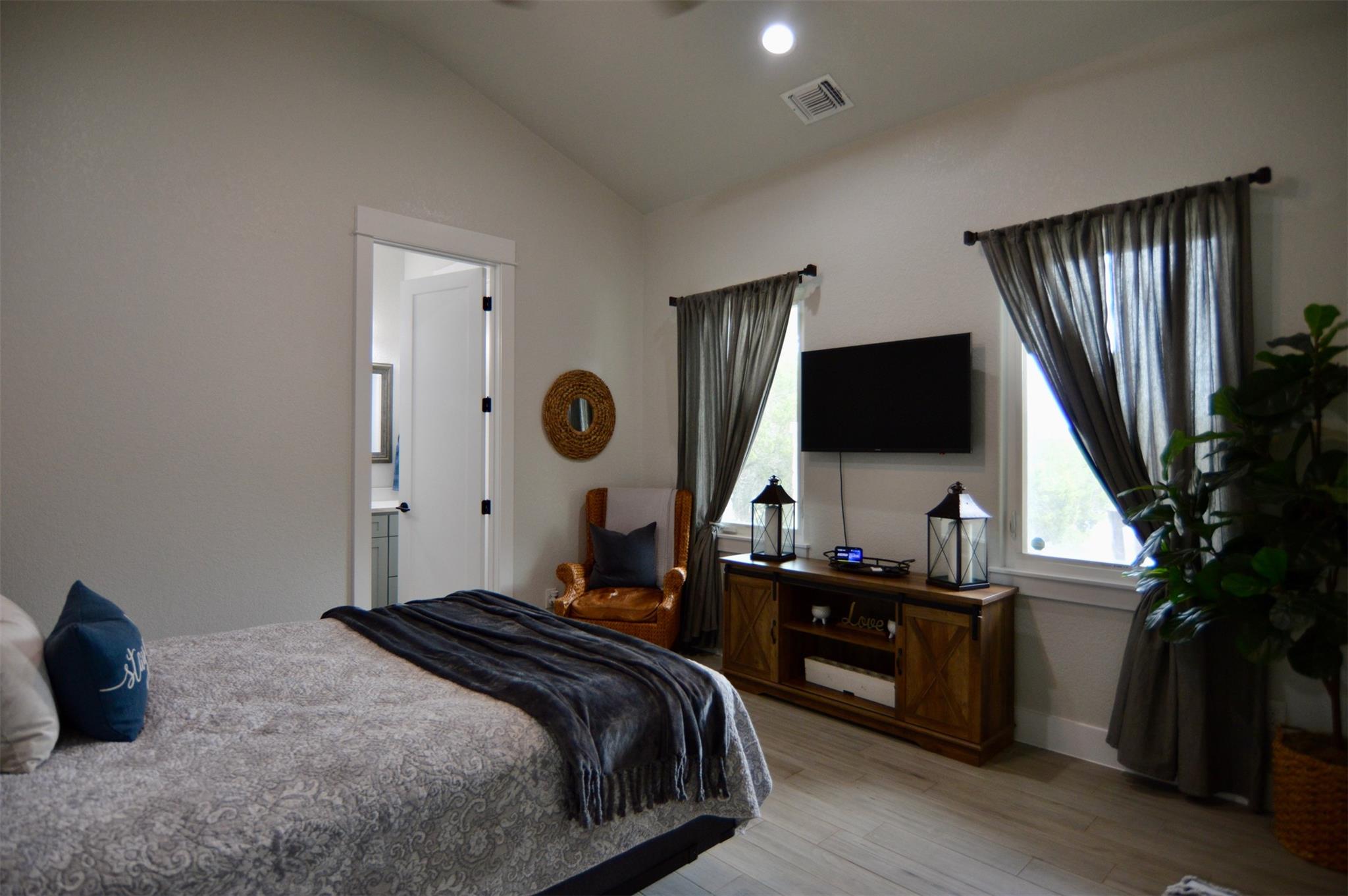 1108 Long Holw, Canyon Lake, TX 78133