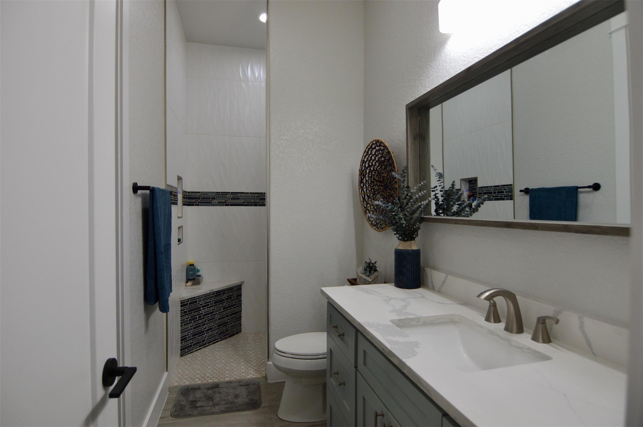 1108 Long Holw, Canyon Lake, TX 78133