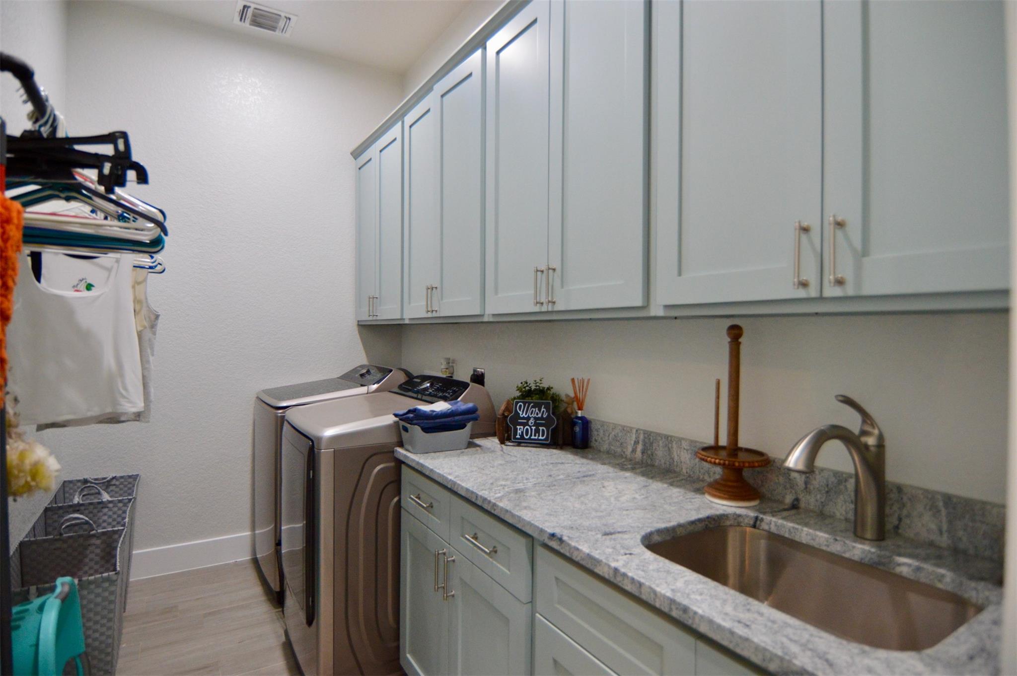 1108 Long Holw, Canyon Lake, TX 78133