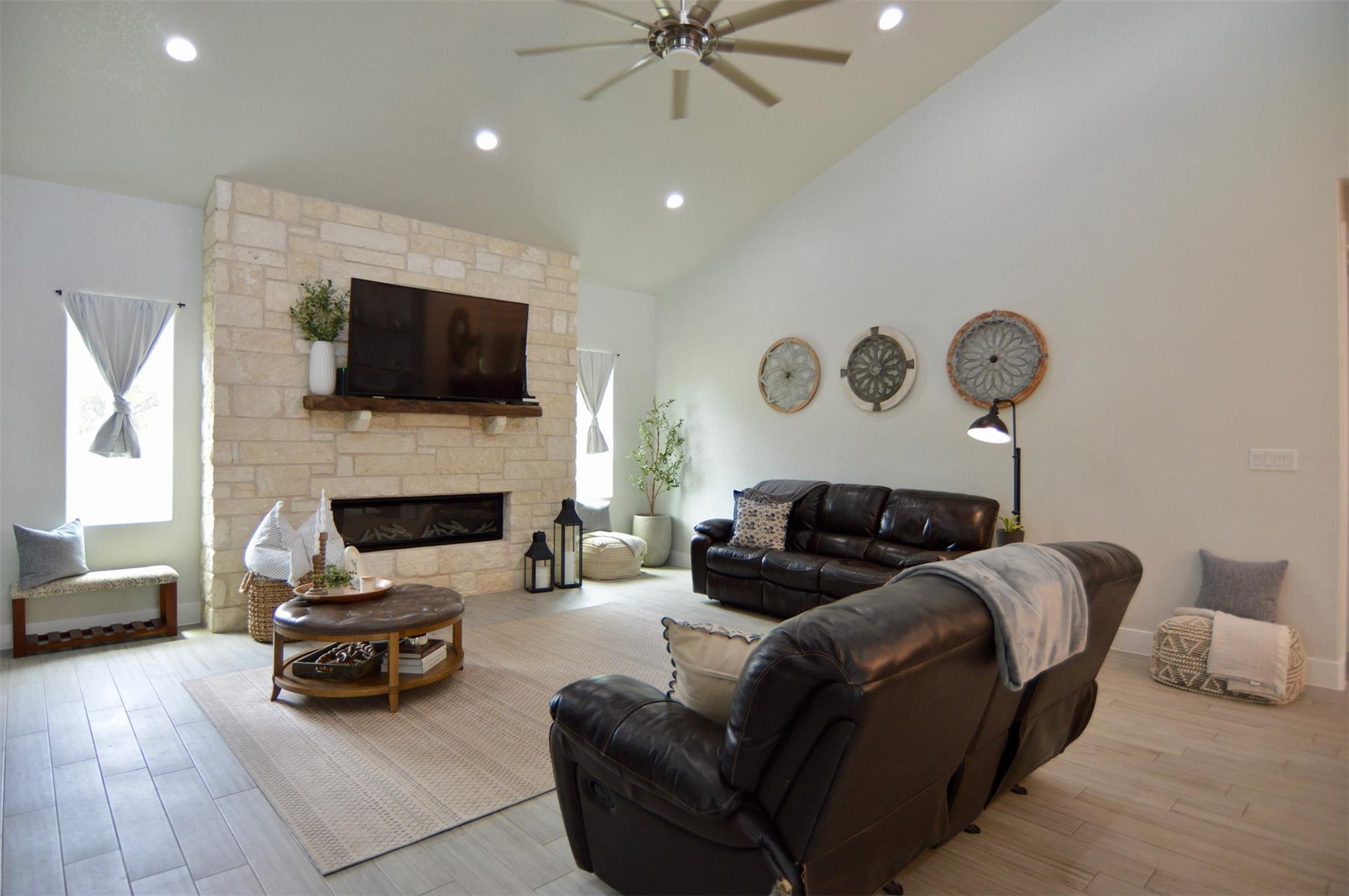 1108 Long Holw, Canyon Lake, TX 78133